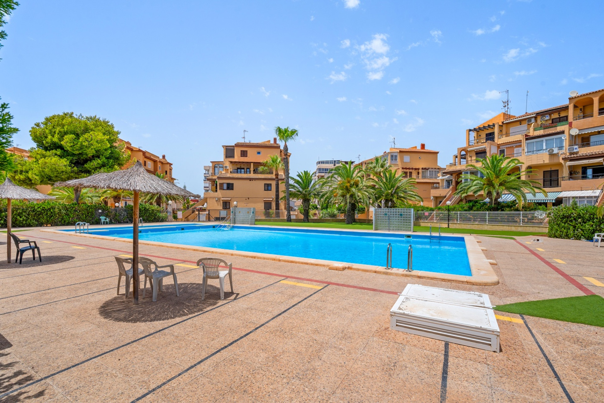 Resale - Apartment  - Torrevieja - Torrevieja - Aguas Nuevas
