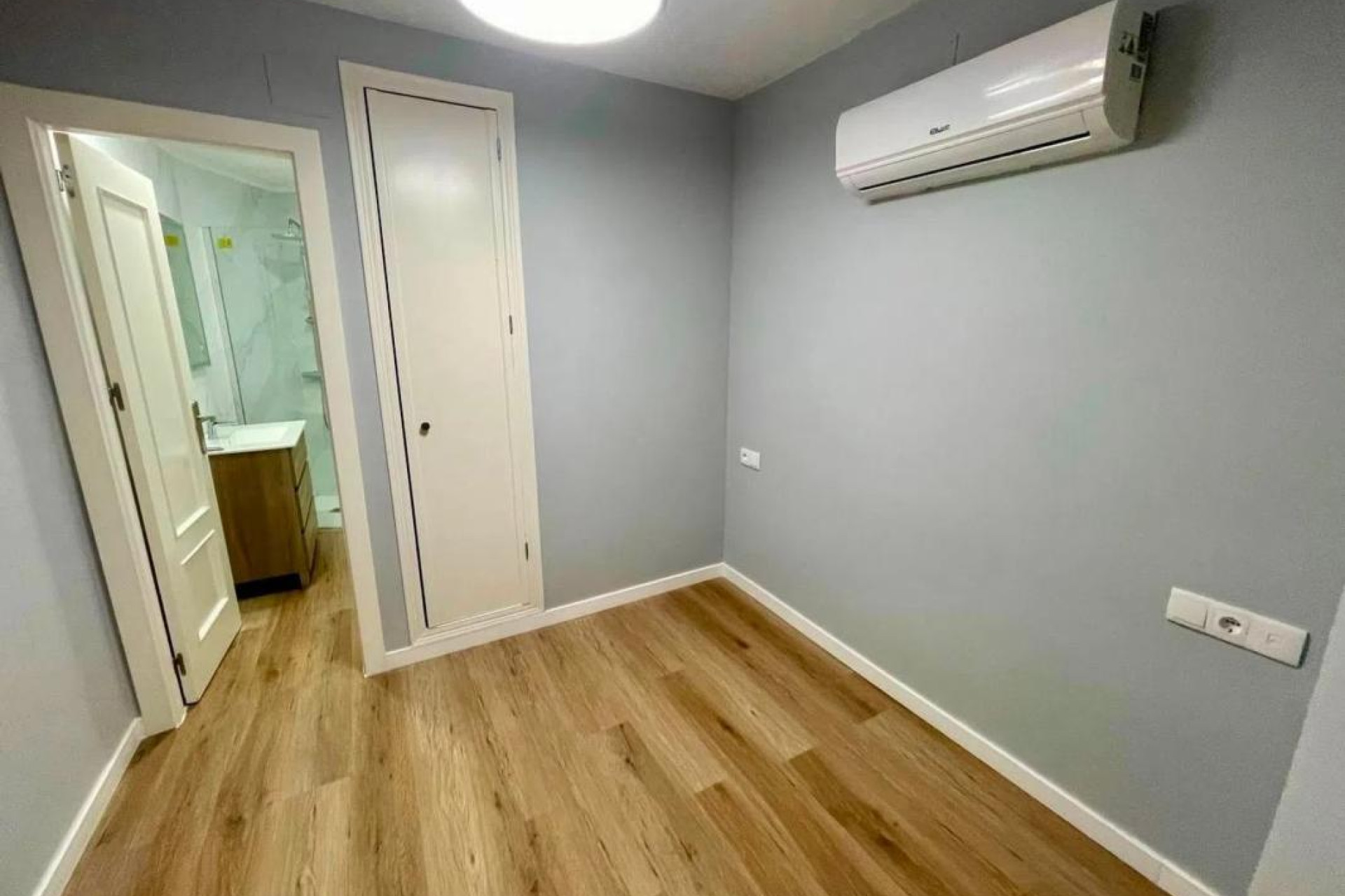 Resale - Apartment  - Torrevieja - torrevieja