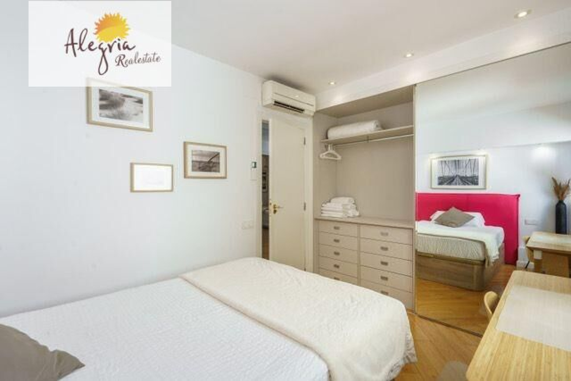 Resale - Apartment  - Valencia - En Corts