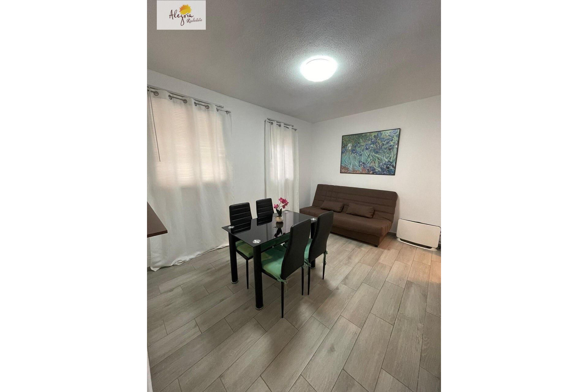 Resale - Apartment  - Valencia - Nou Moles