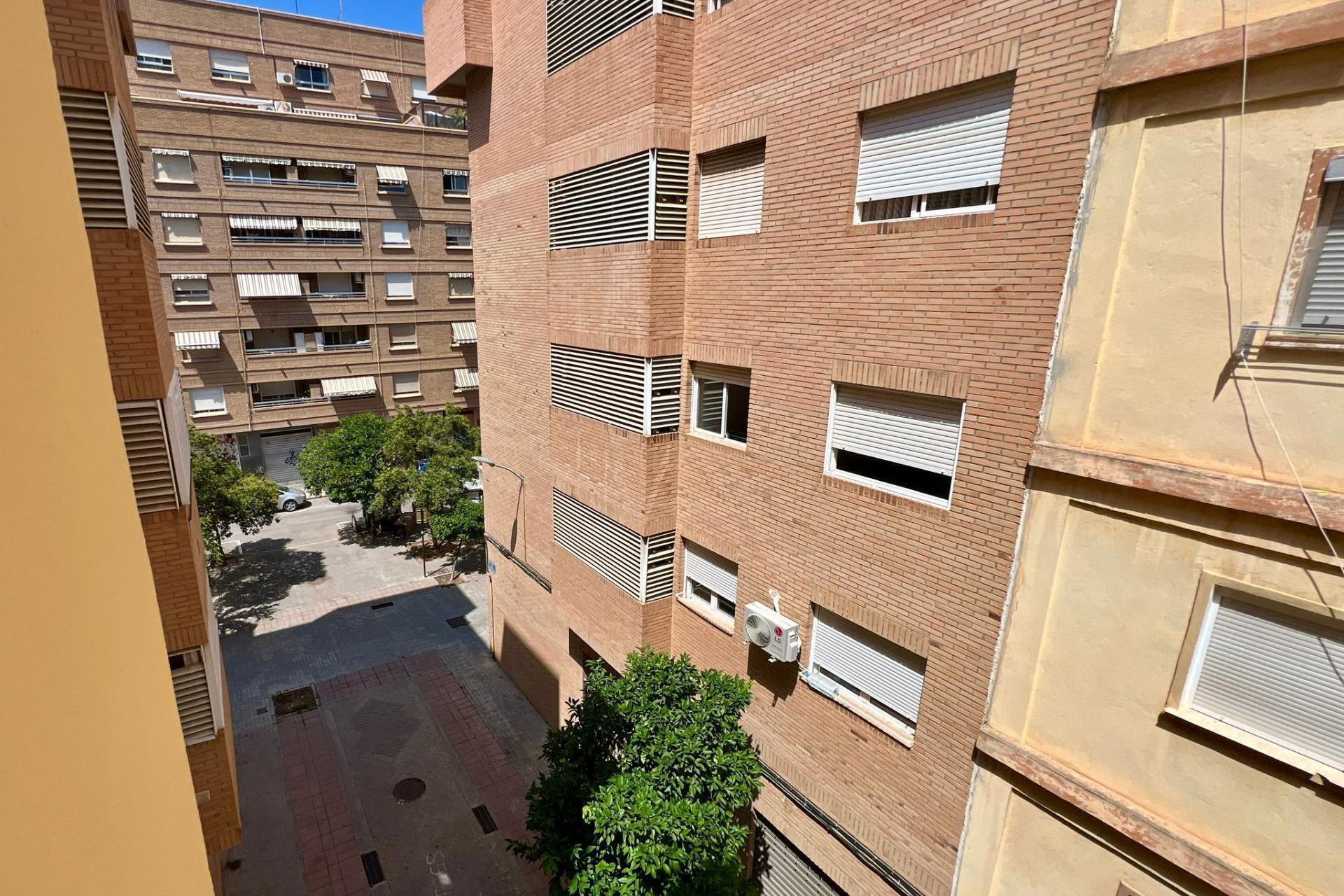 Resale - Apartment  - Valencia - Torrefiel