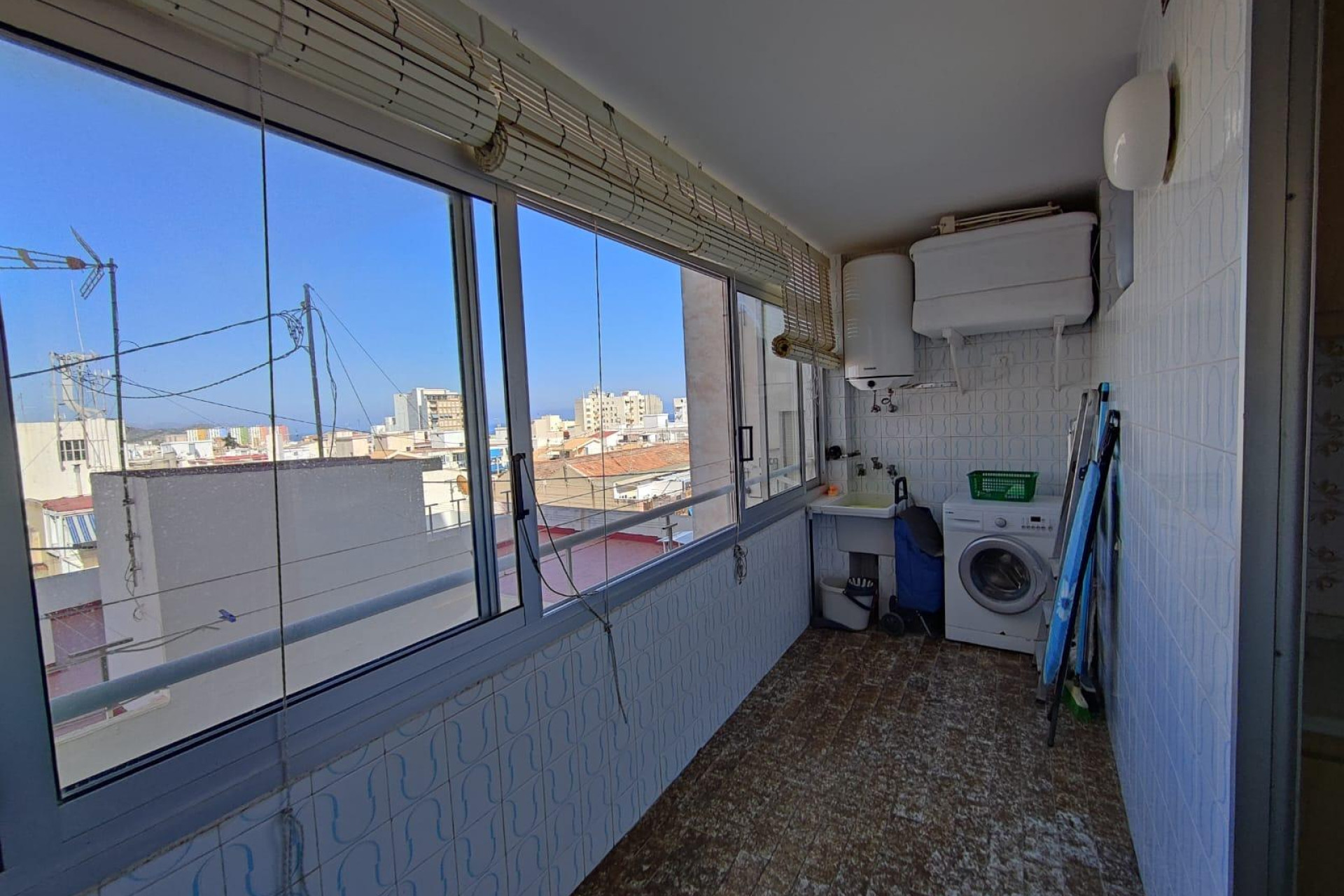 Resale - Apartment  - Villajoyosa - 2a linea