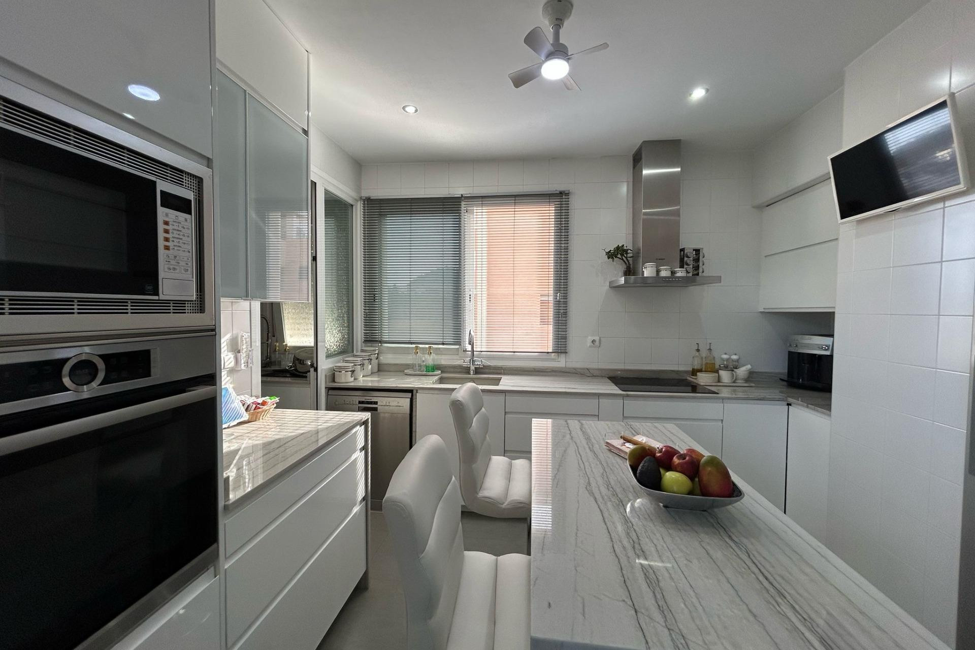 Resale - Apartment  - Villajoyosa - Cala de finestrat