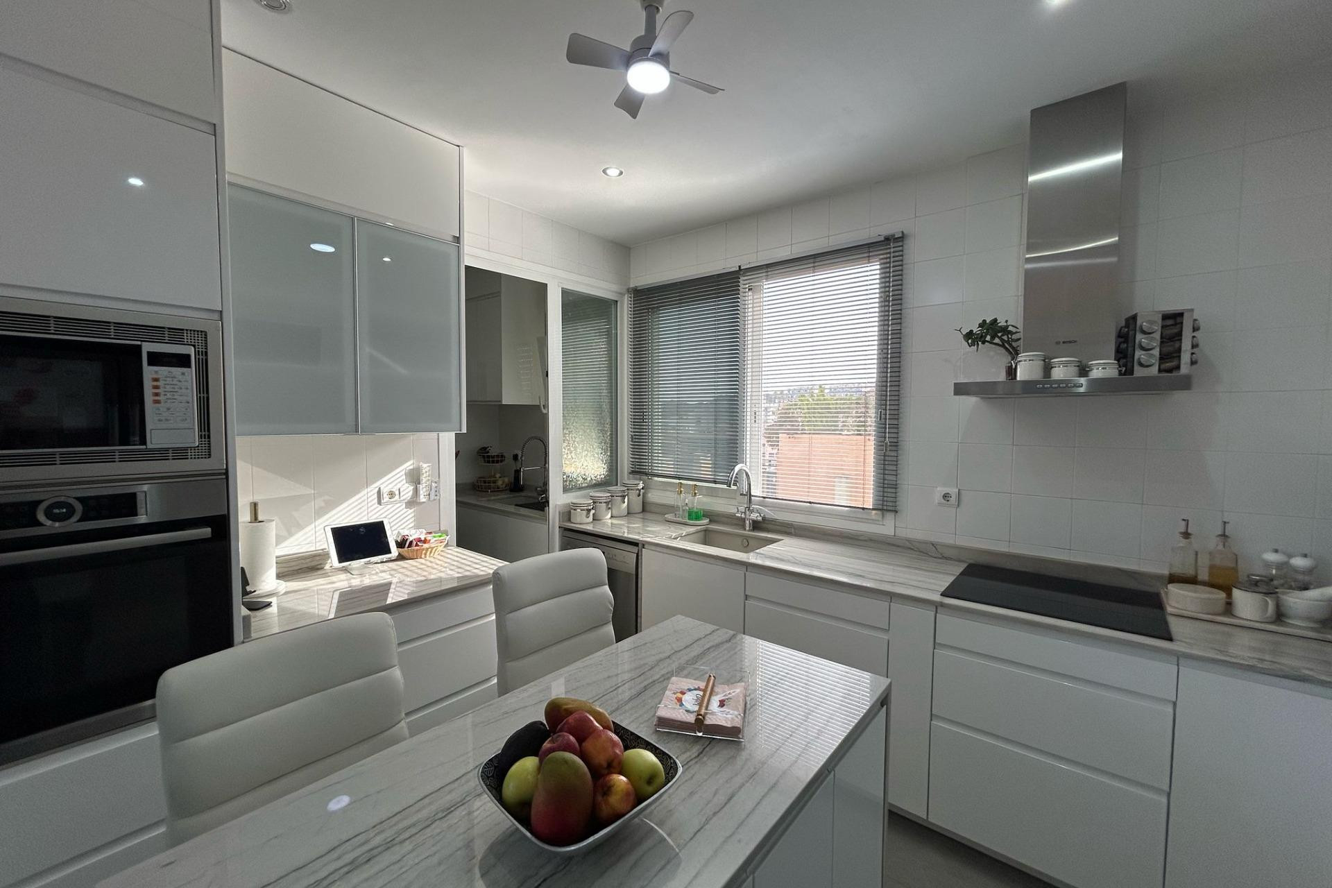 Resale - Apartment  - Villajoyosa - Cala de finestrat