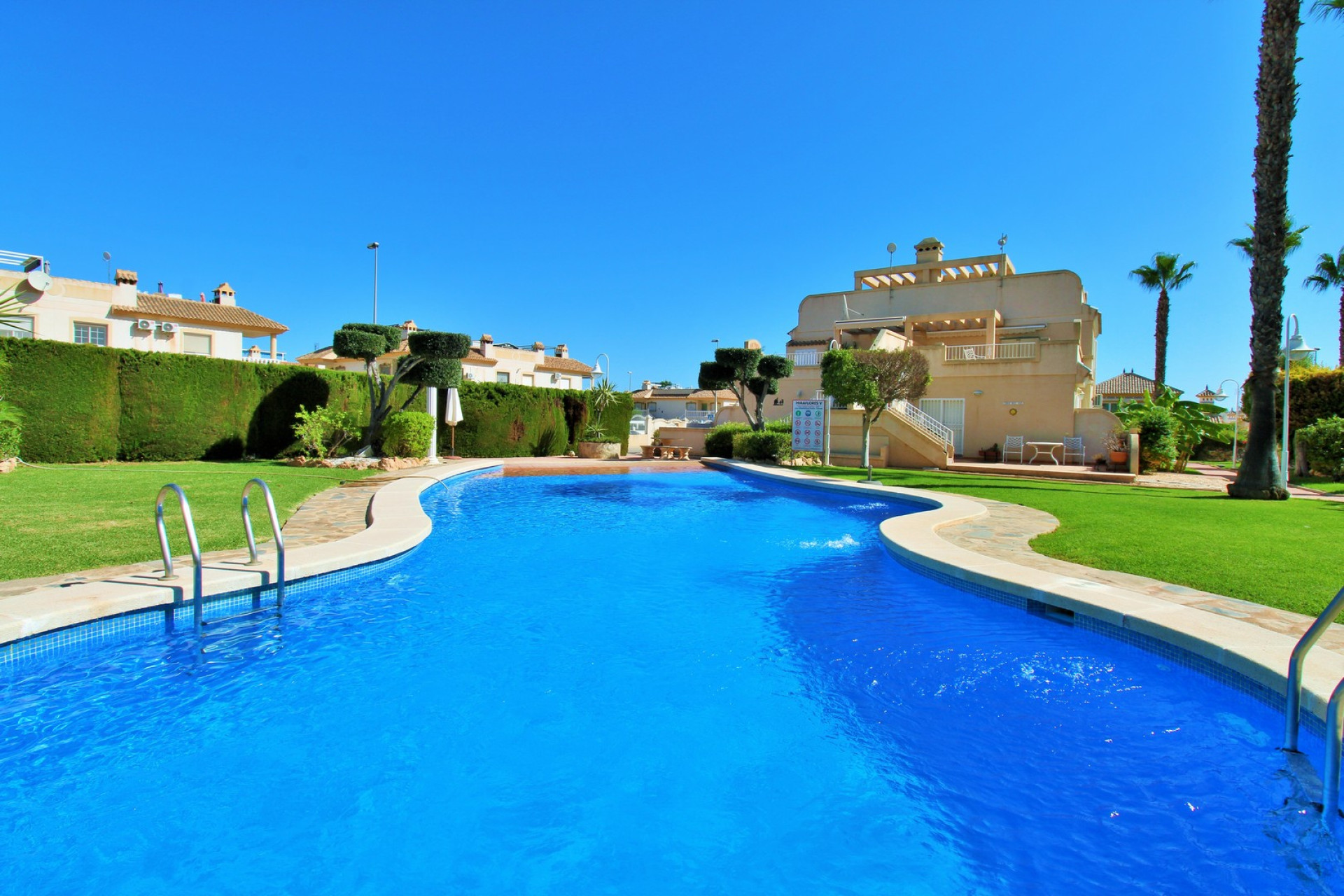 Resale - Apartment  - Villamartin - PAU 8