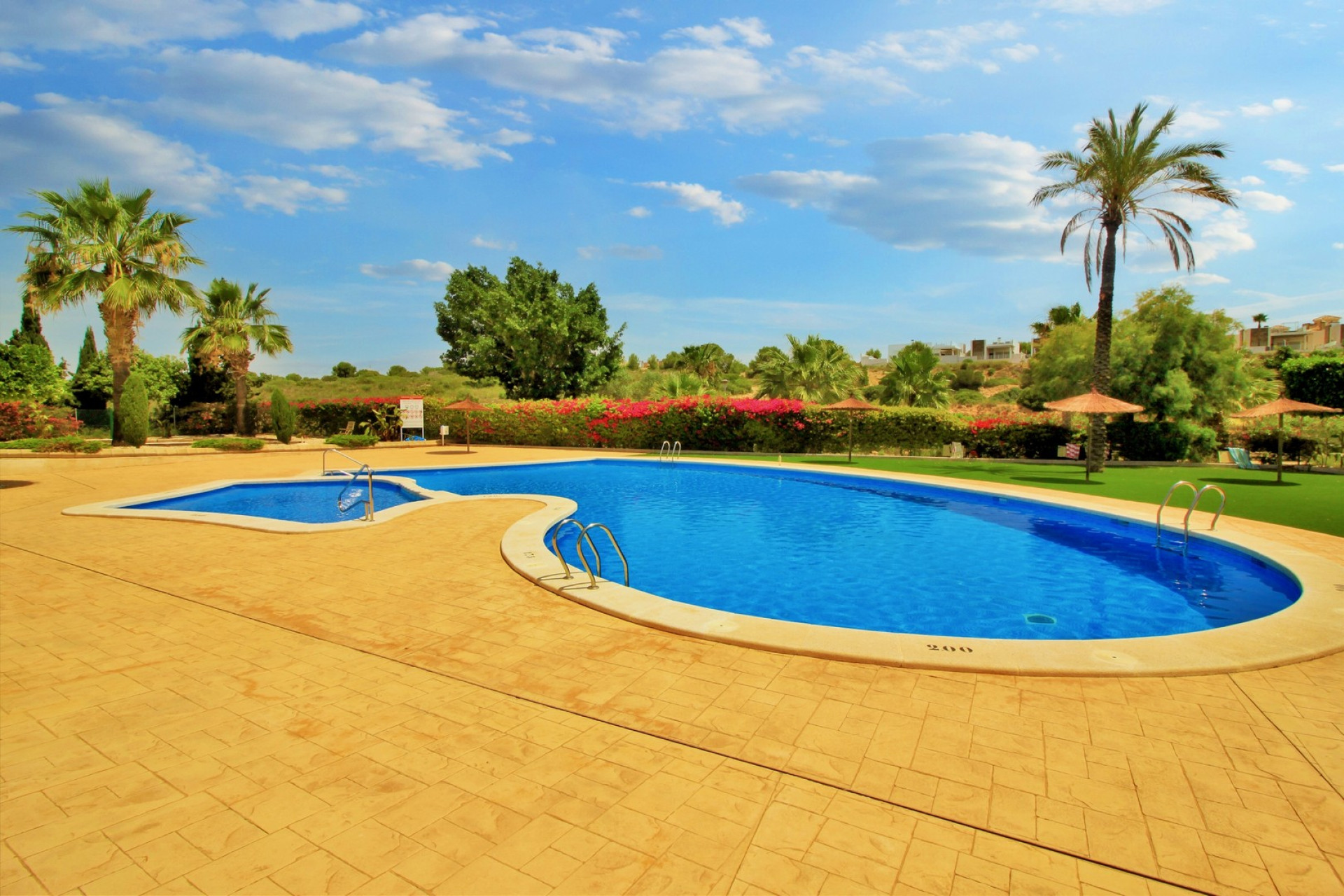 Resale - Apartment  - Villamartin - PAU 8