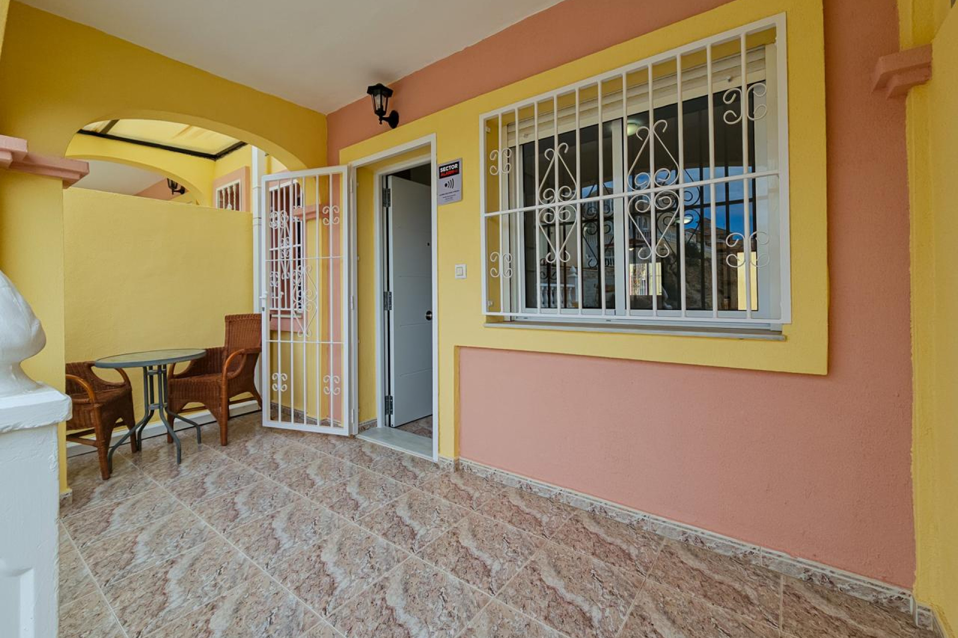 Resale - Bungalow - Orihuela - Calle Aneto, 03189