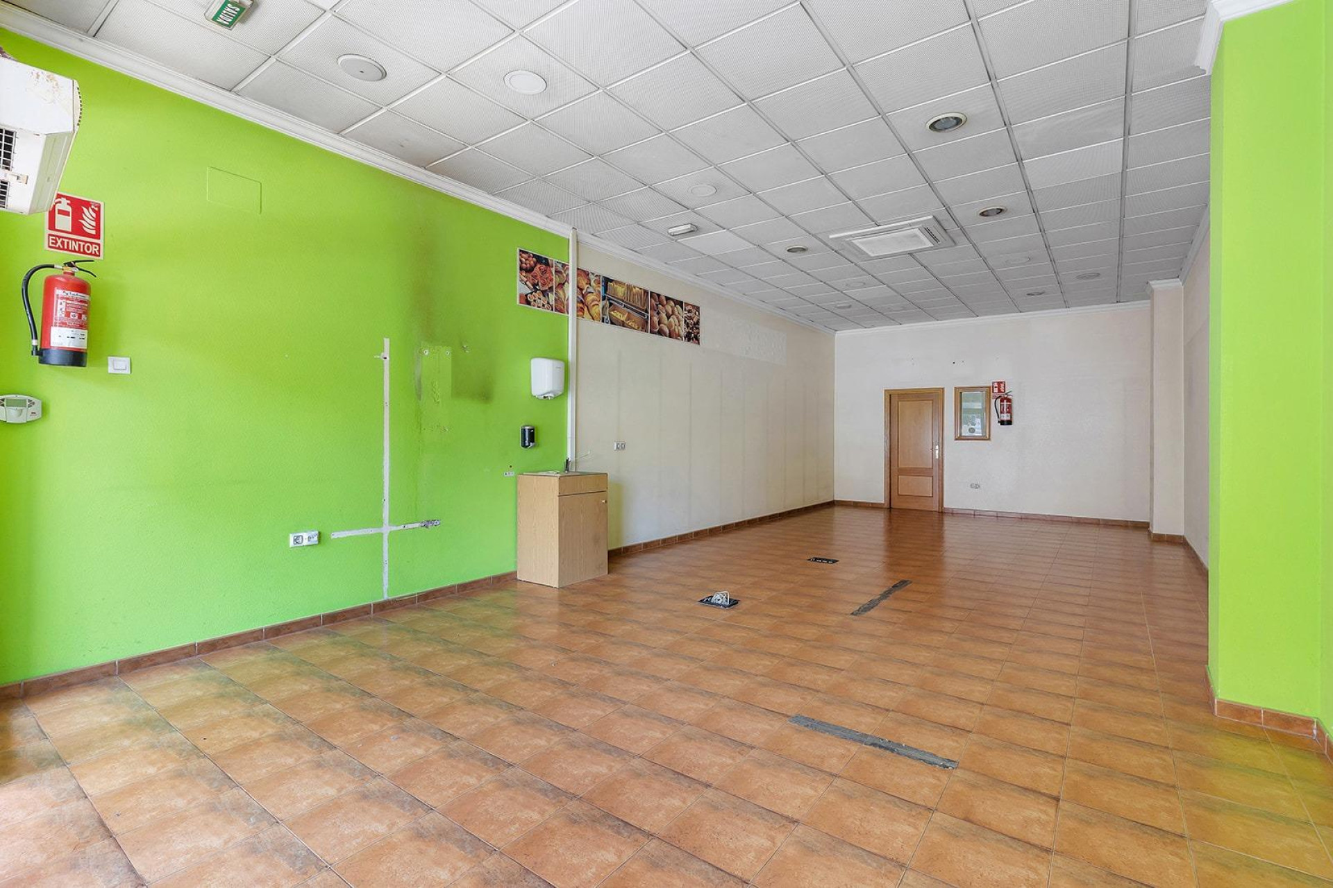 Resale - Commercial for sale - Torrevieja - Centro