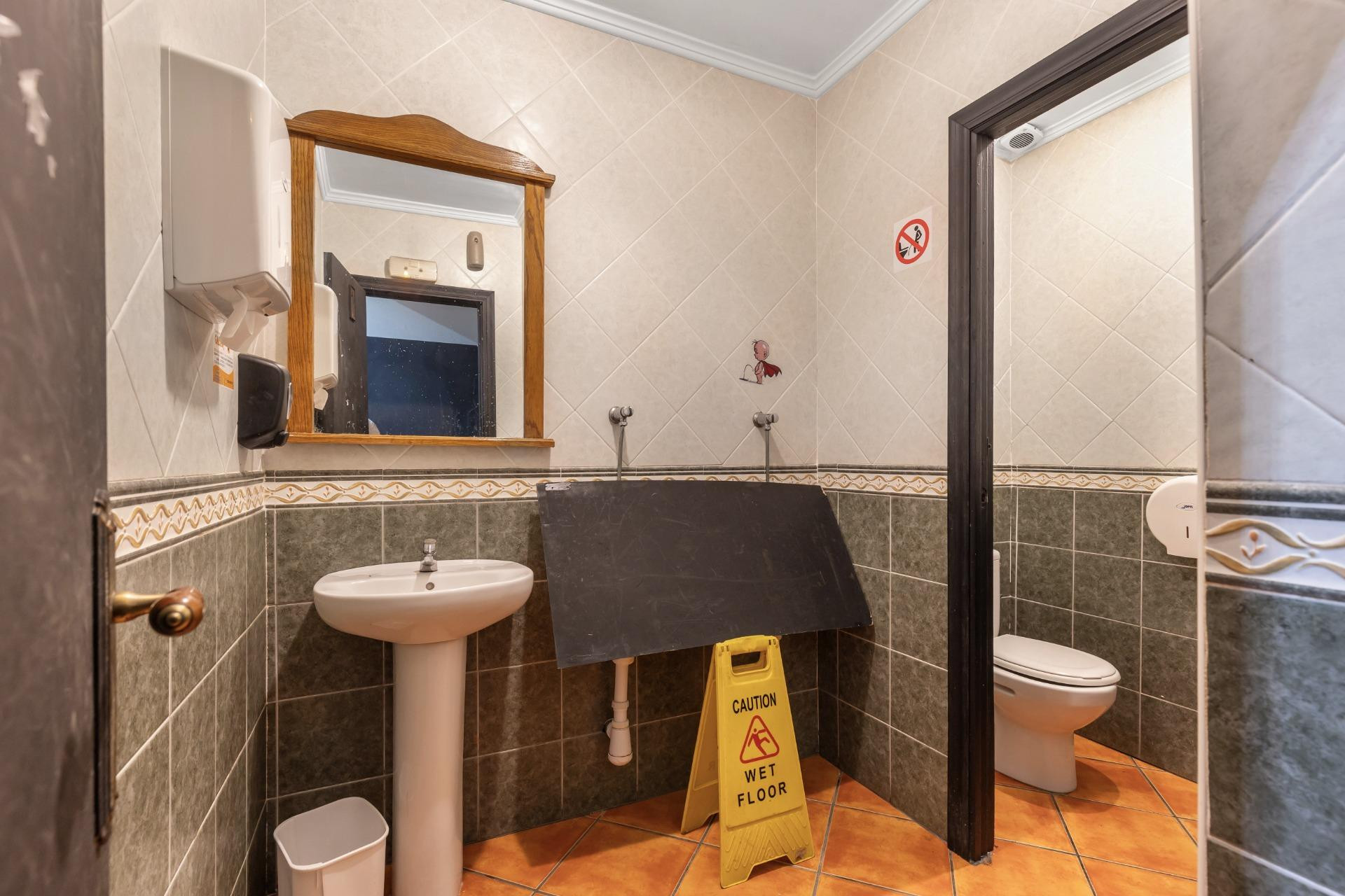 Resale - Commercial for sale - Torrevieja - Estacion de autobuses