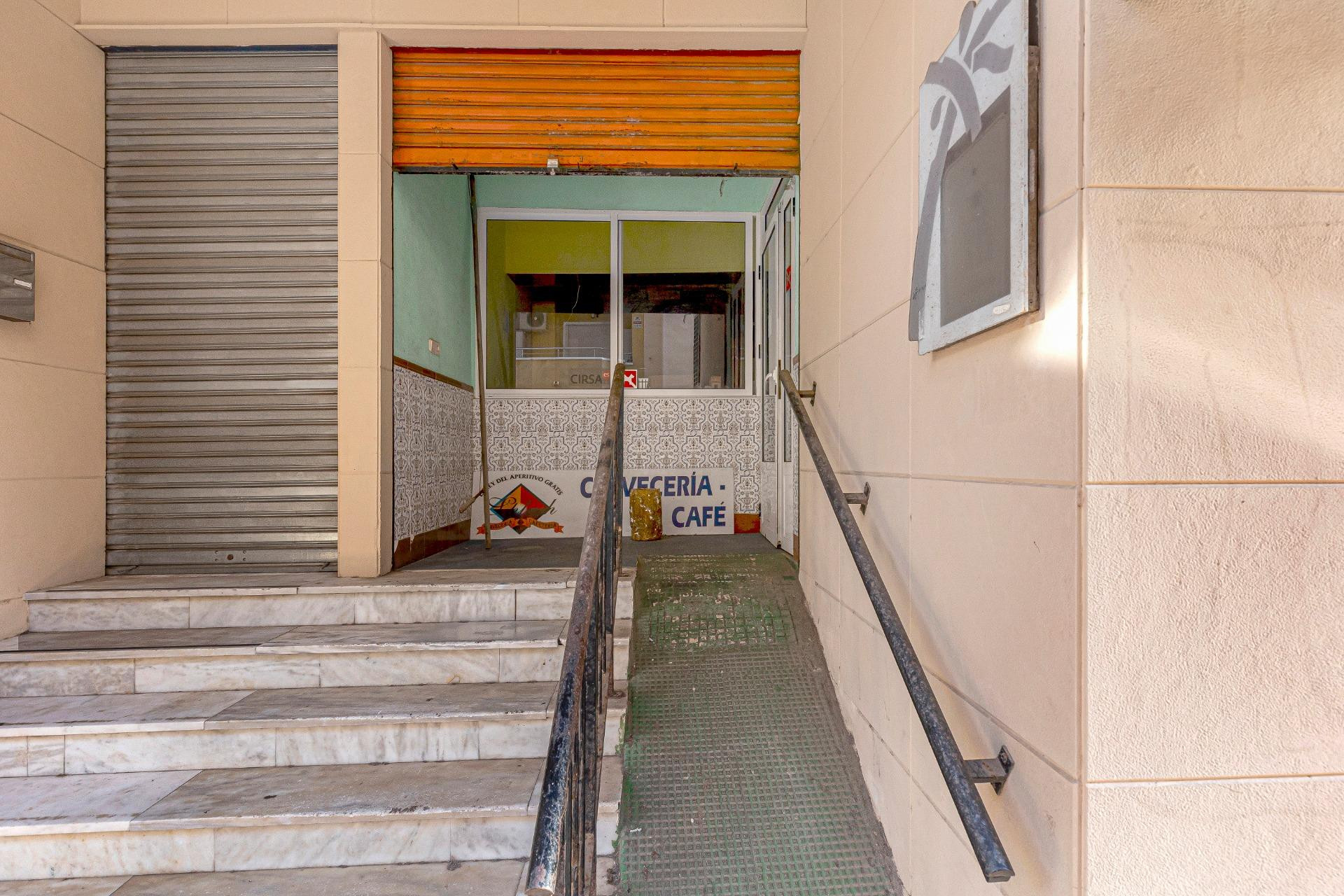 Resale - Commercial for sale - Torrevieja - Playa del cura
