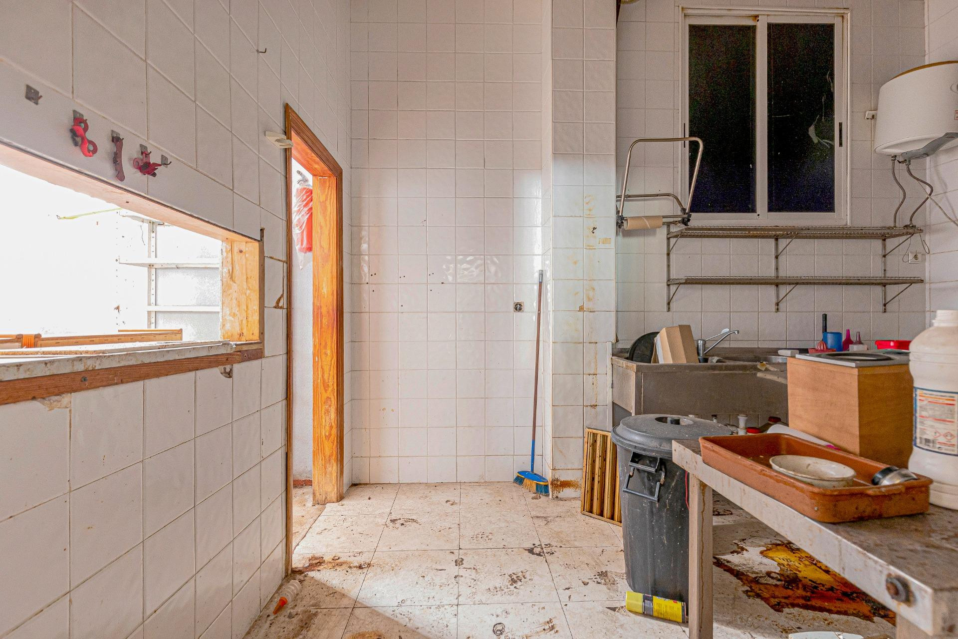 Resale - Commercial for sale - Torrevieja - Playa del cura