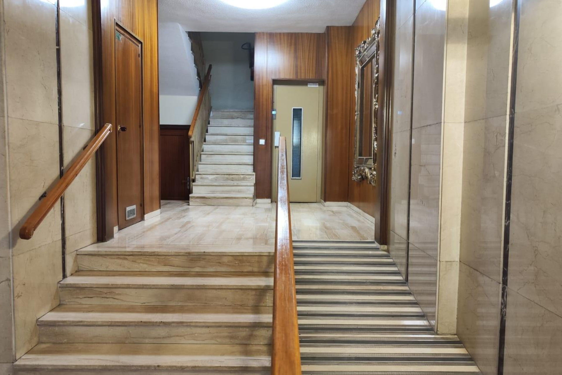 Resale - Commercial Unit - Alicante - Centro Tradicional