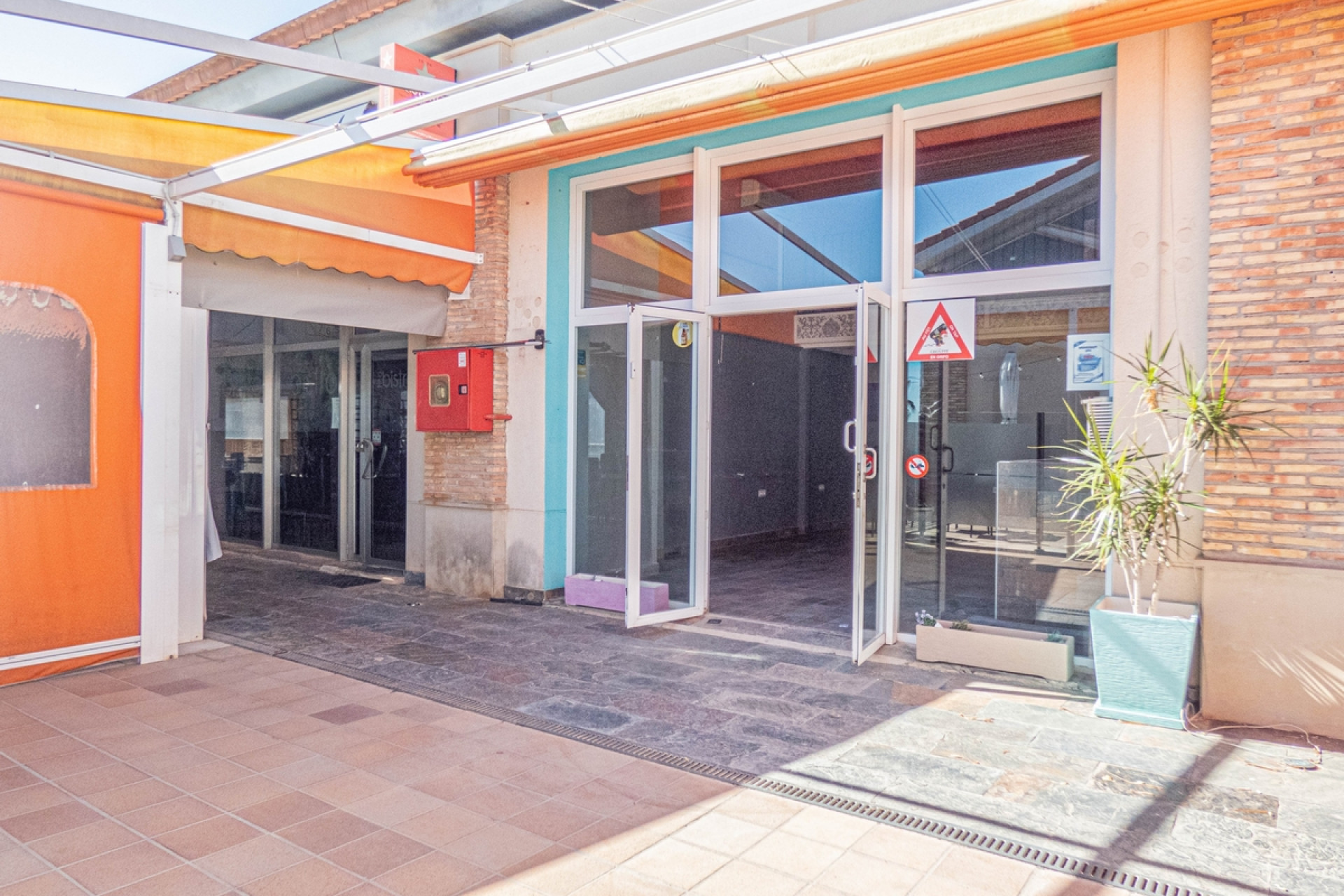 Resale - Commercial Unit - La Finca Golf - Algorfa