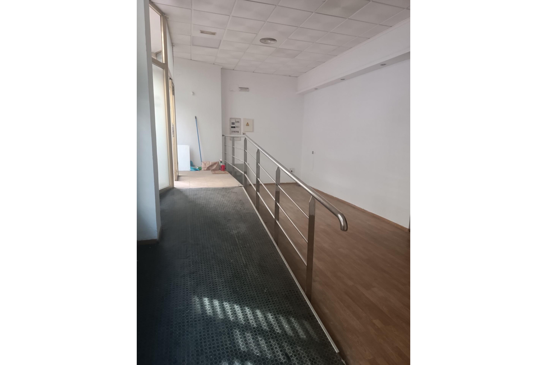 Resale - Commercial Unit - Madrid - Los Rosales