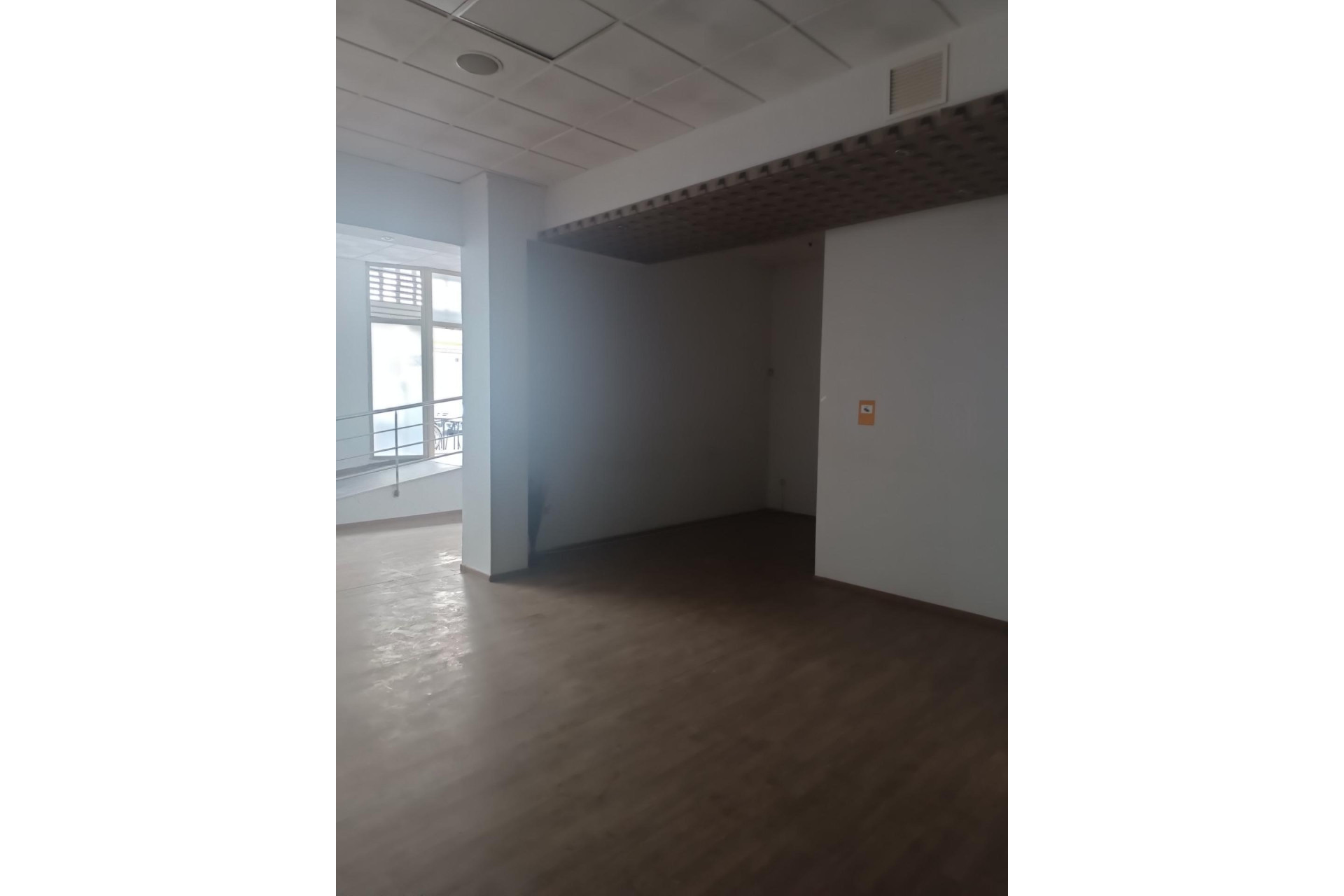 Resale - Commercial Unit - Madrid - Los Rosales