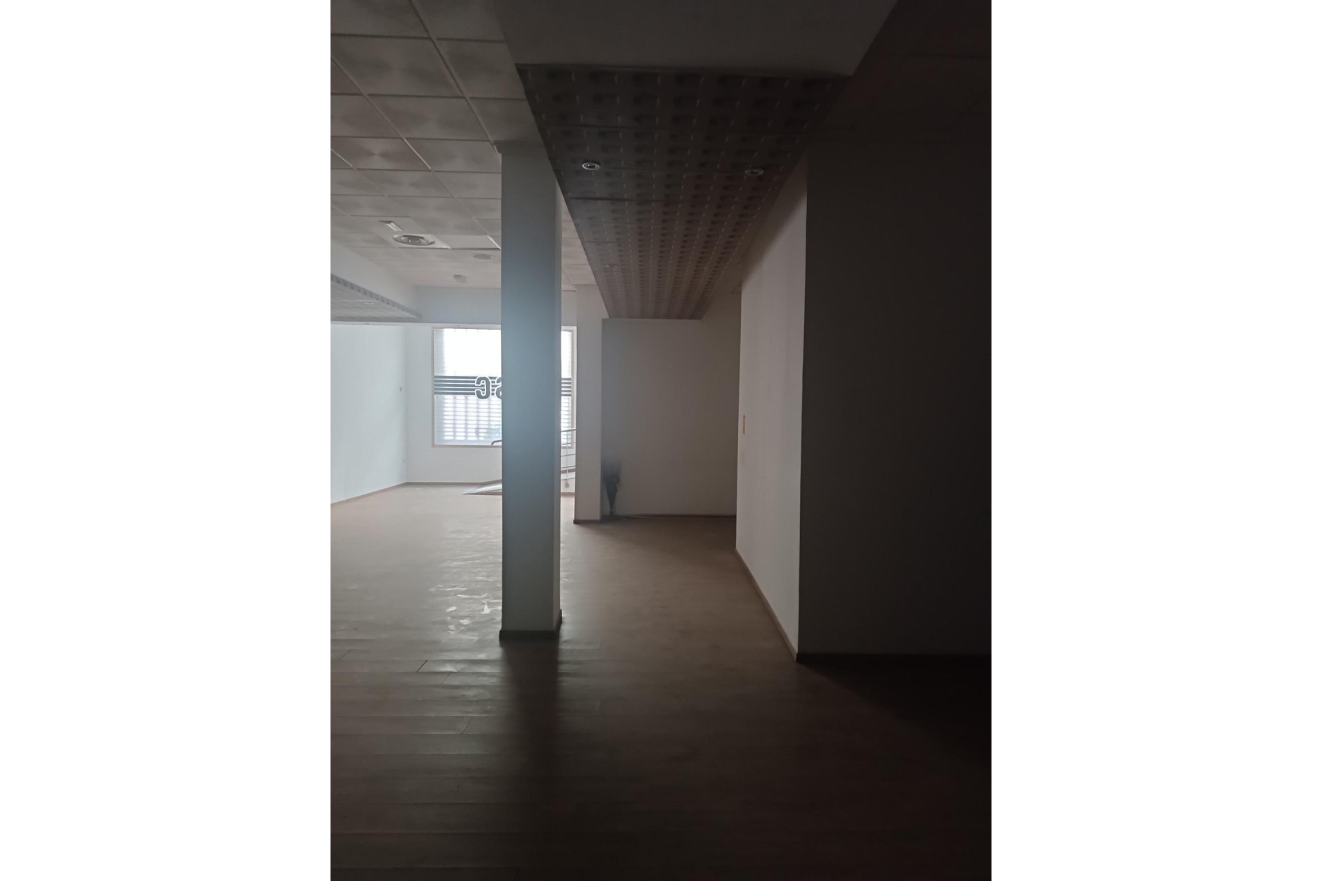 Resale - Commercial Unit - Madrid - Los Rosales