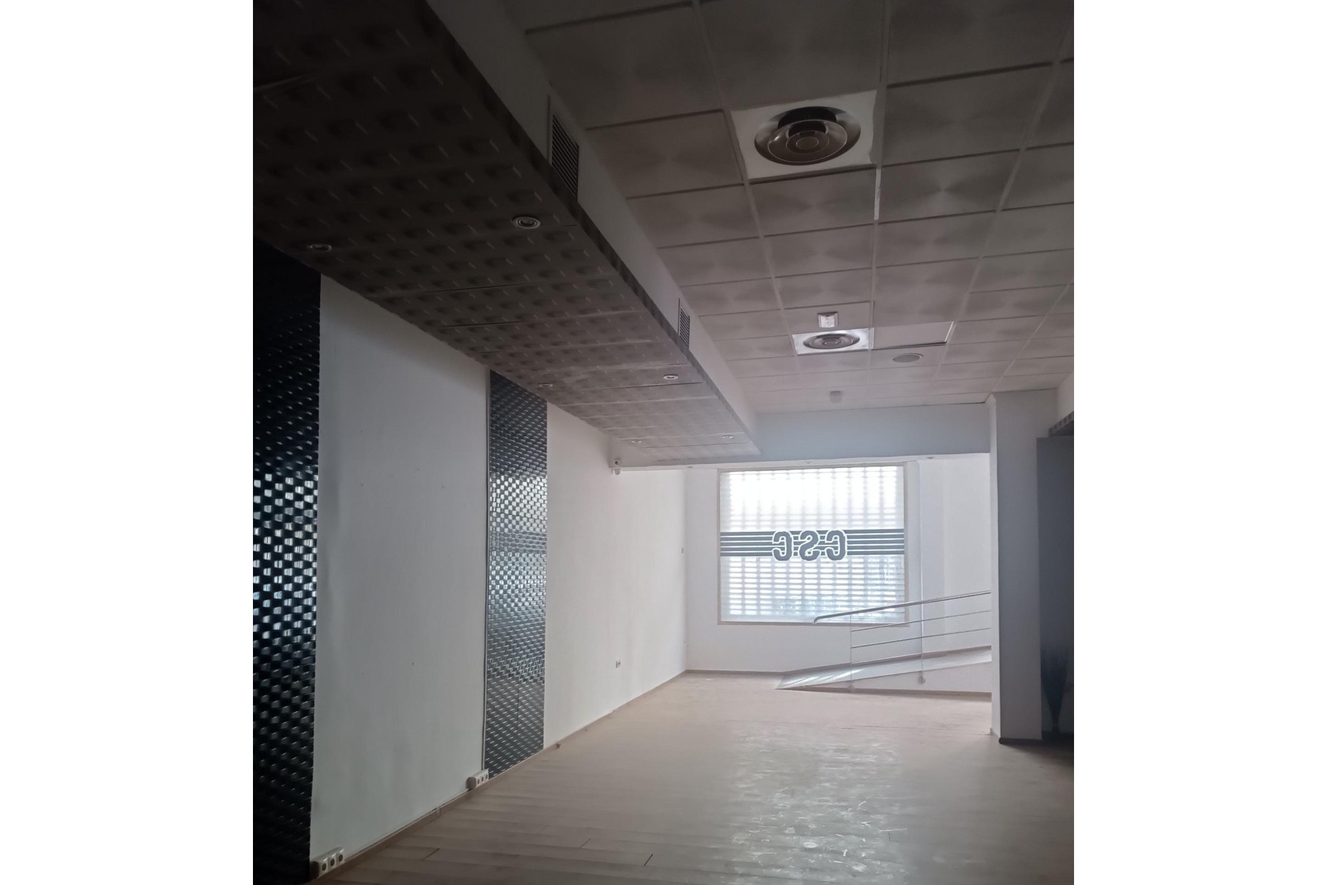 Resale - Commercial Unit - Madrid - Los Rosales