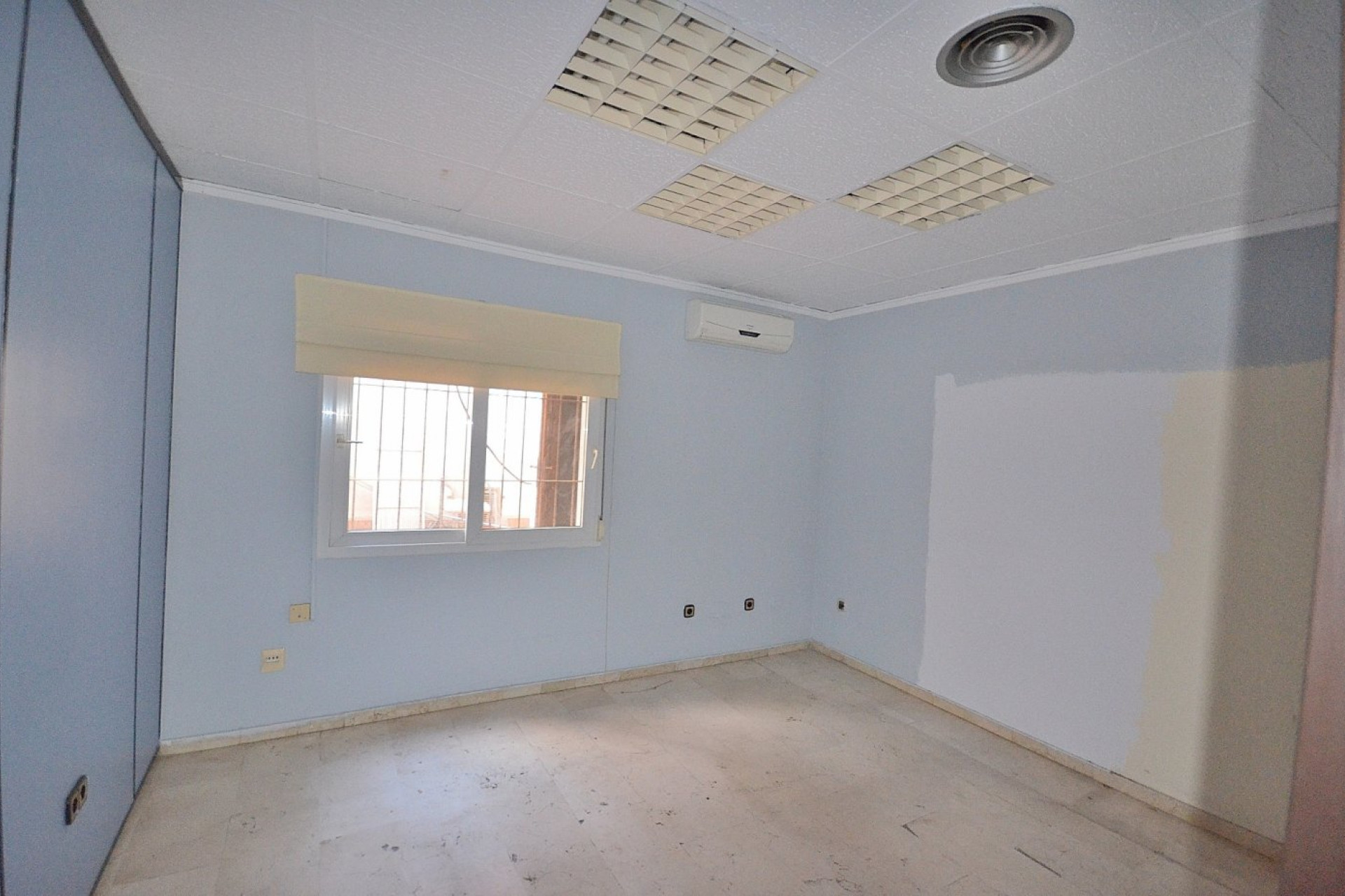Resale - Commercial Unit - Torrevieja - Centro