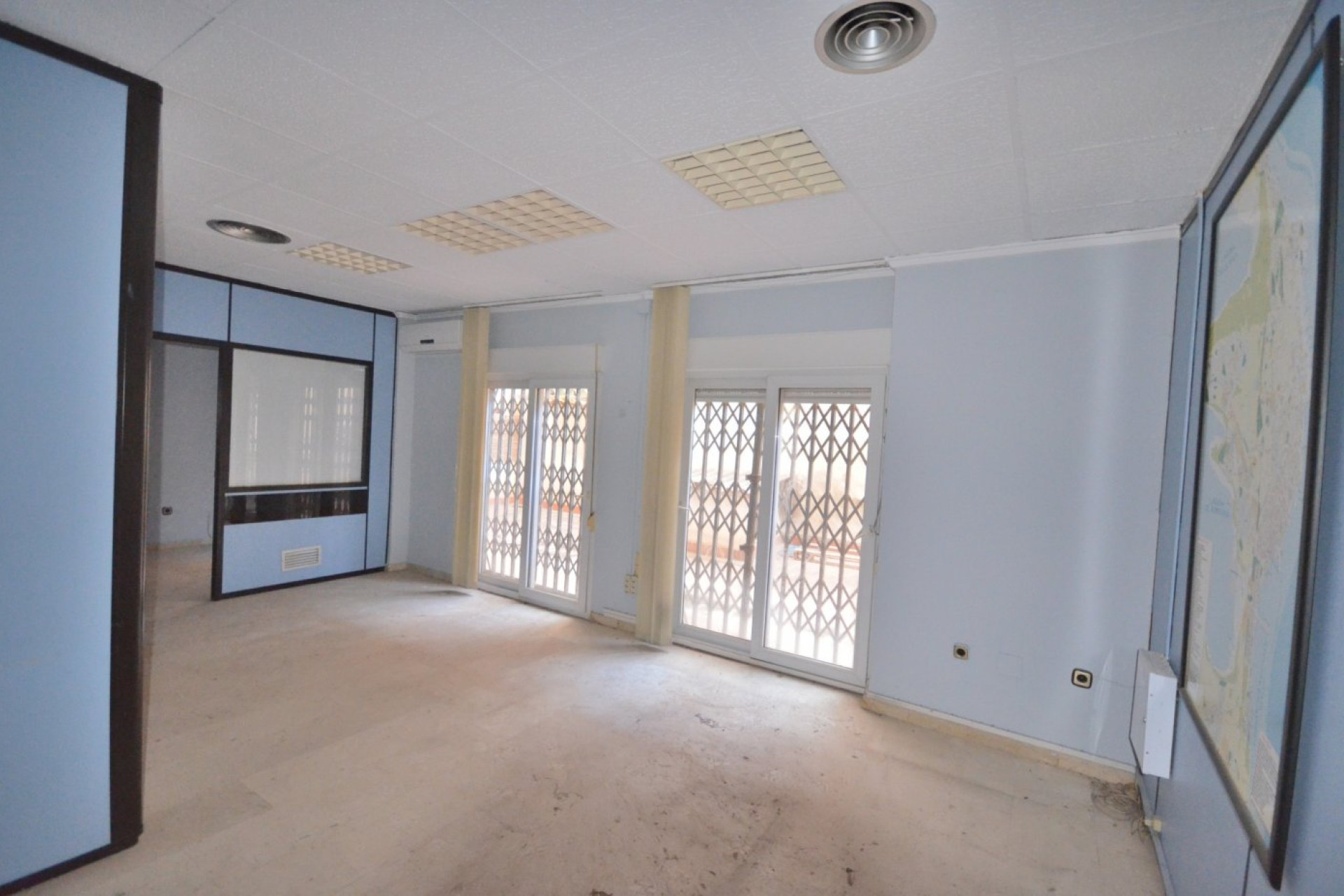 Resale - Commercial Unit - Torrevieja - Centro