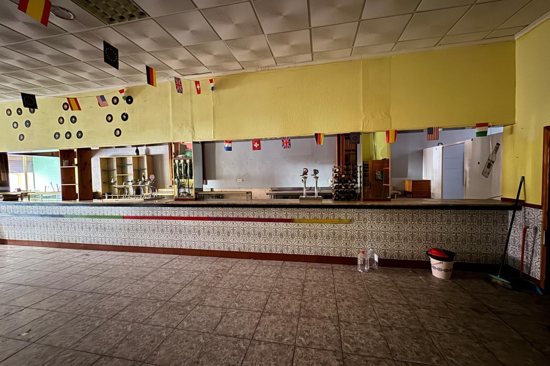 Resale - Commercial Unit - Torrevieja - Playa del Cura