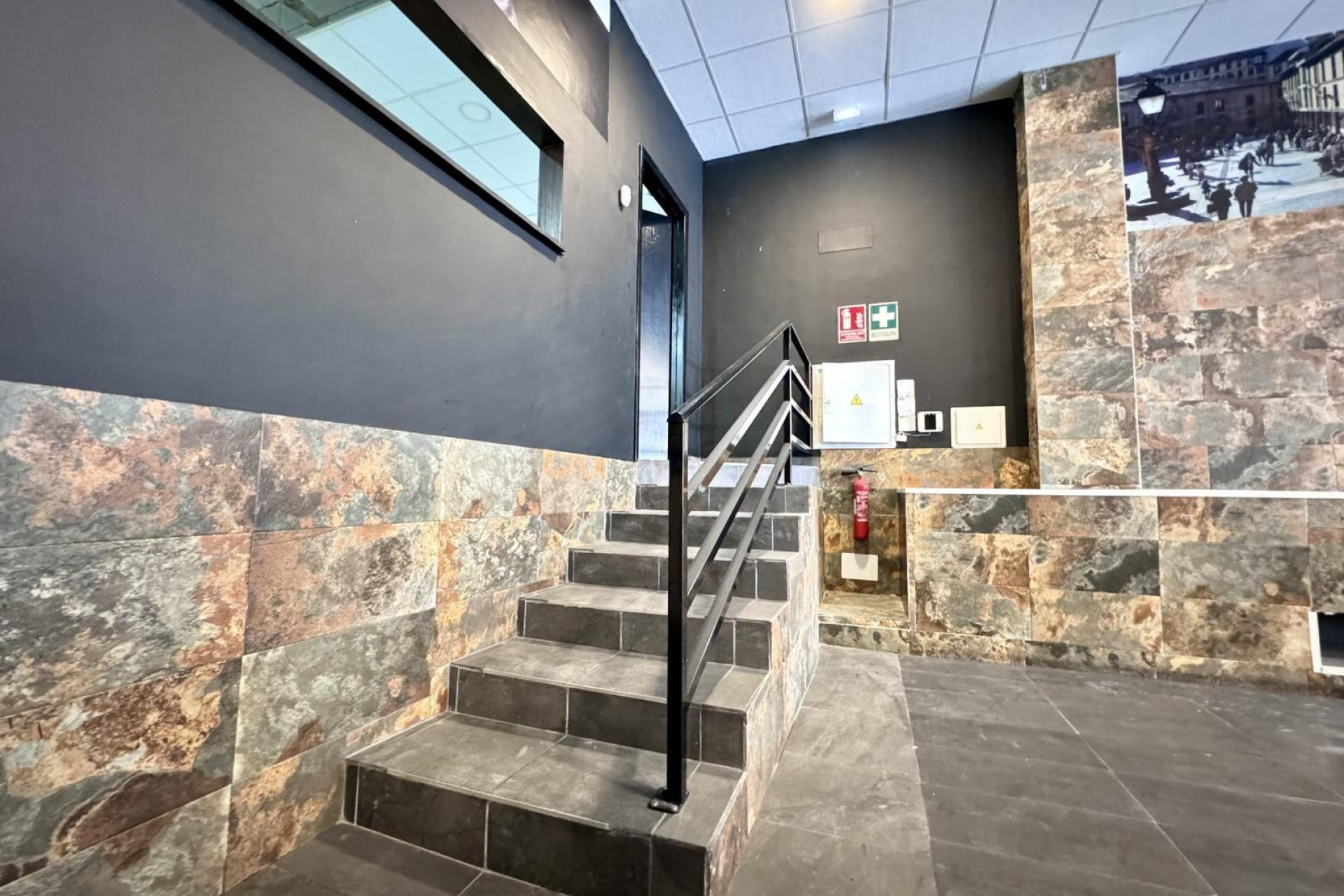 Resale - Commercial Unit - Torrevieja - Playa del Cura