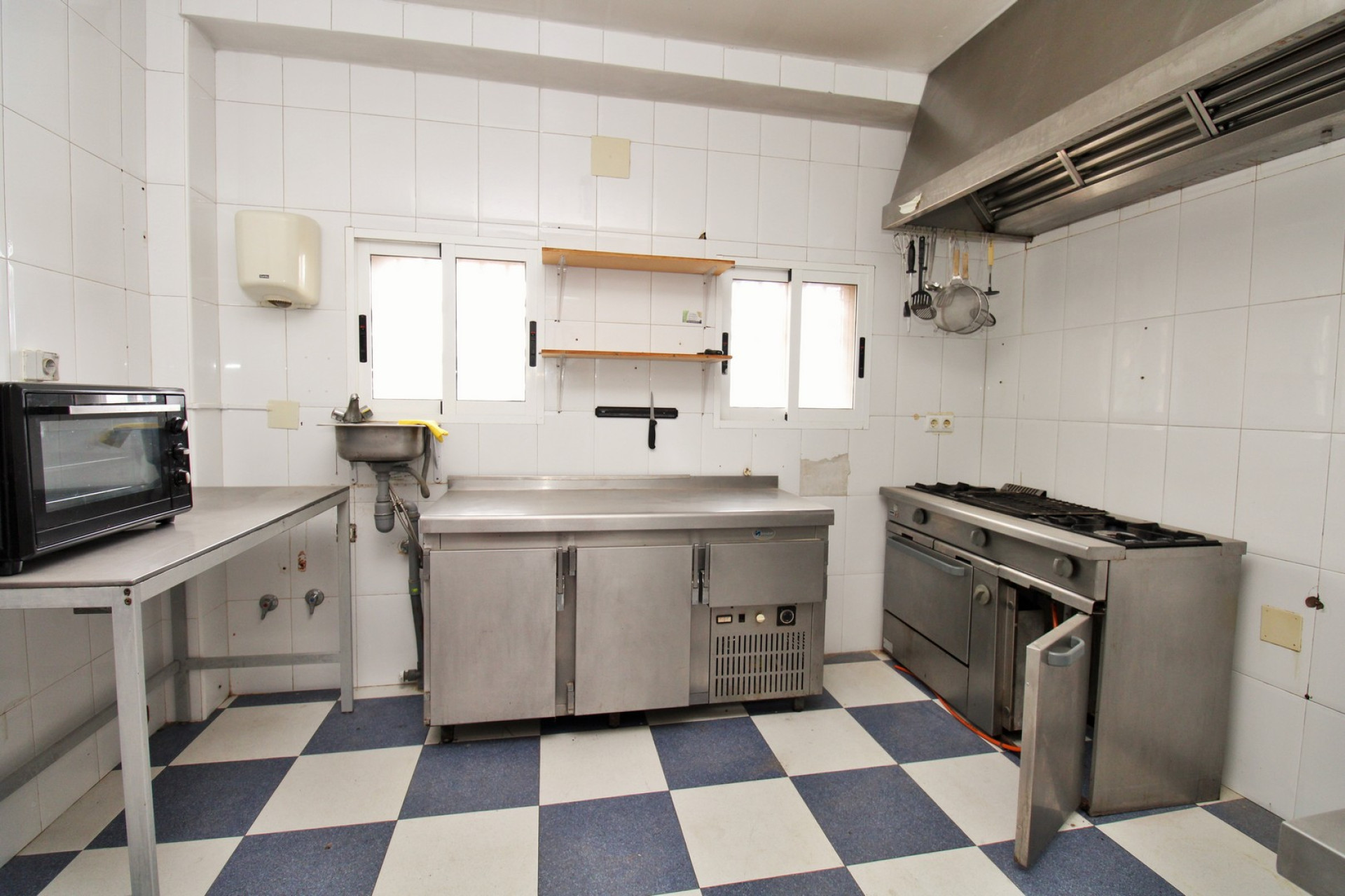 Resale - Commercial Unit - Villamartin