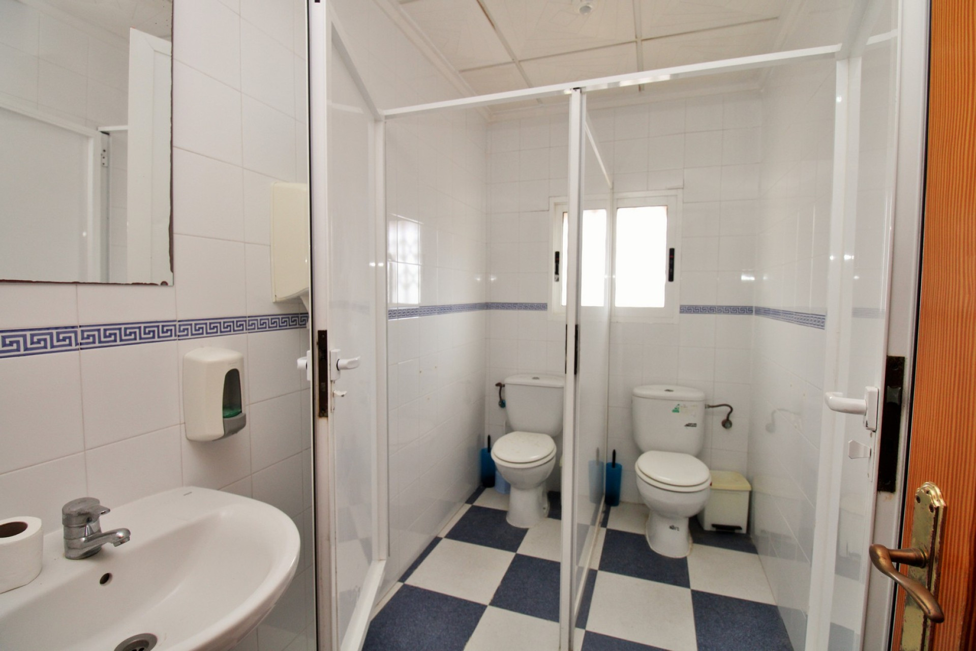 Resale - Commercial Unit - Villamartin