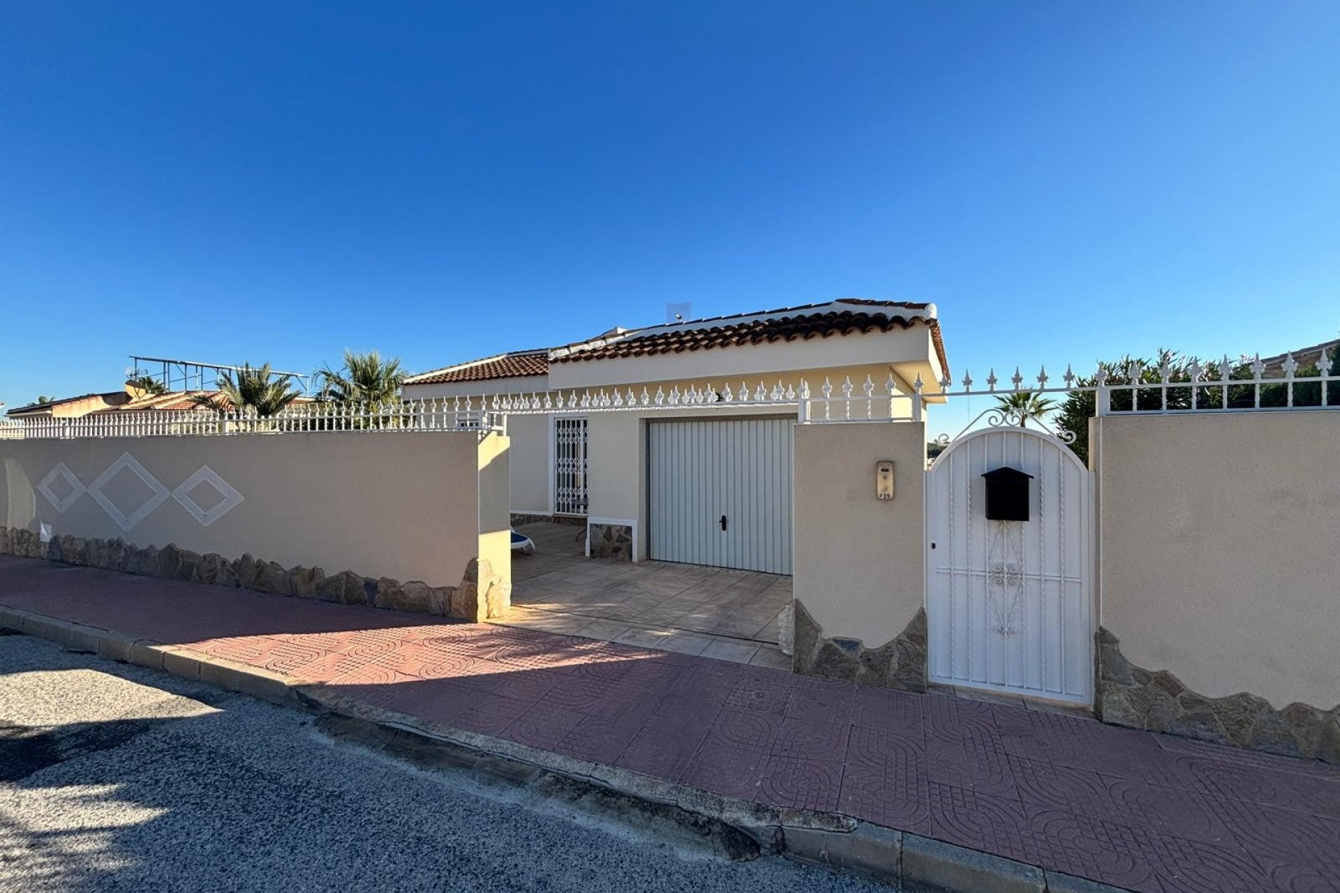 Resale - Detached House / Villa - Ciudad Quesada - La Fiesta