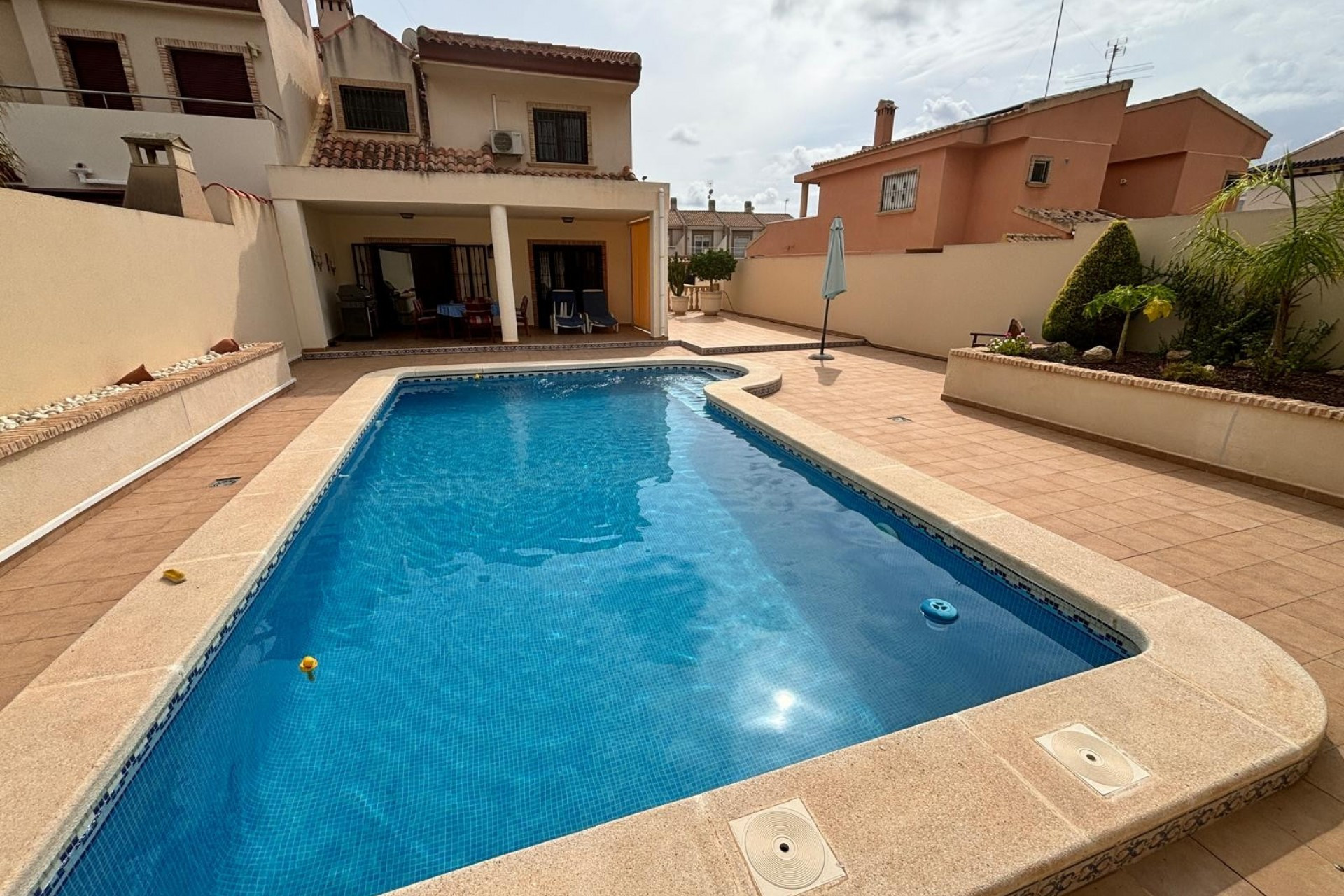 Resale - Detached House / Villa - Torrevieja Centro - Torrevieja