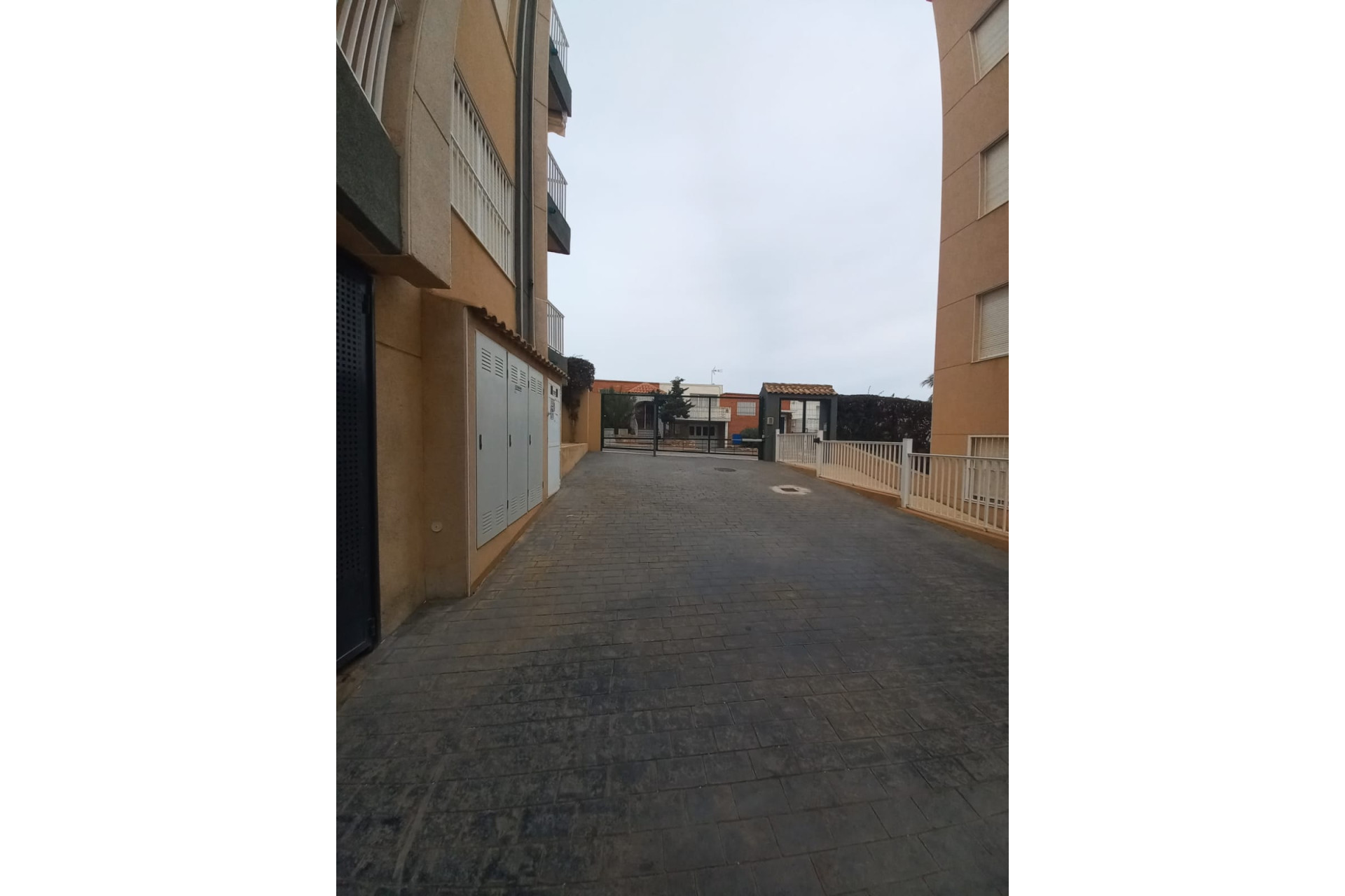 Resale - Garaje - La Mata, Torrevieja