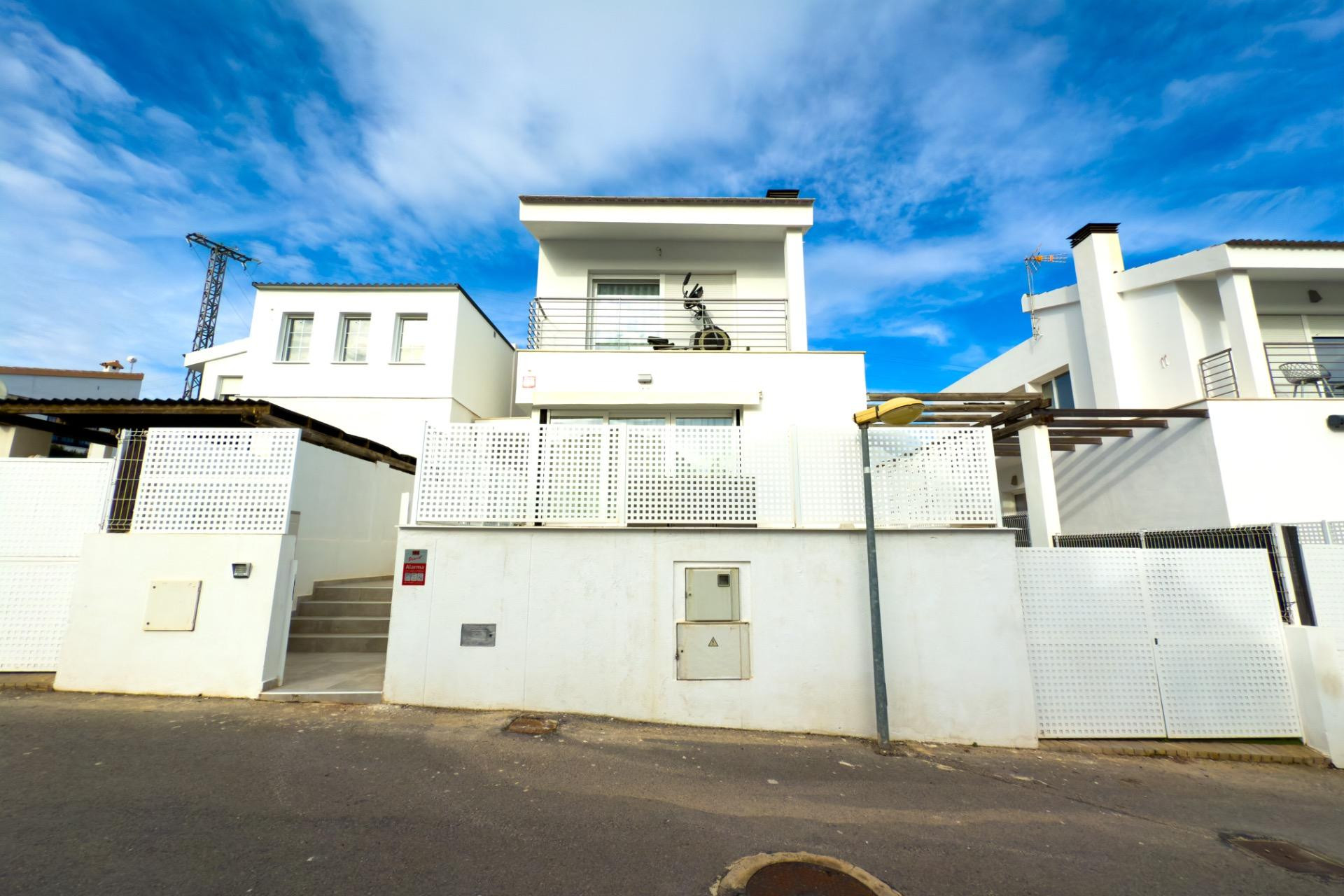 Resale - House - La Nucía - Urbanizaciones