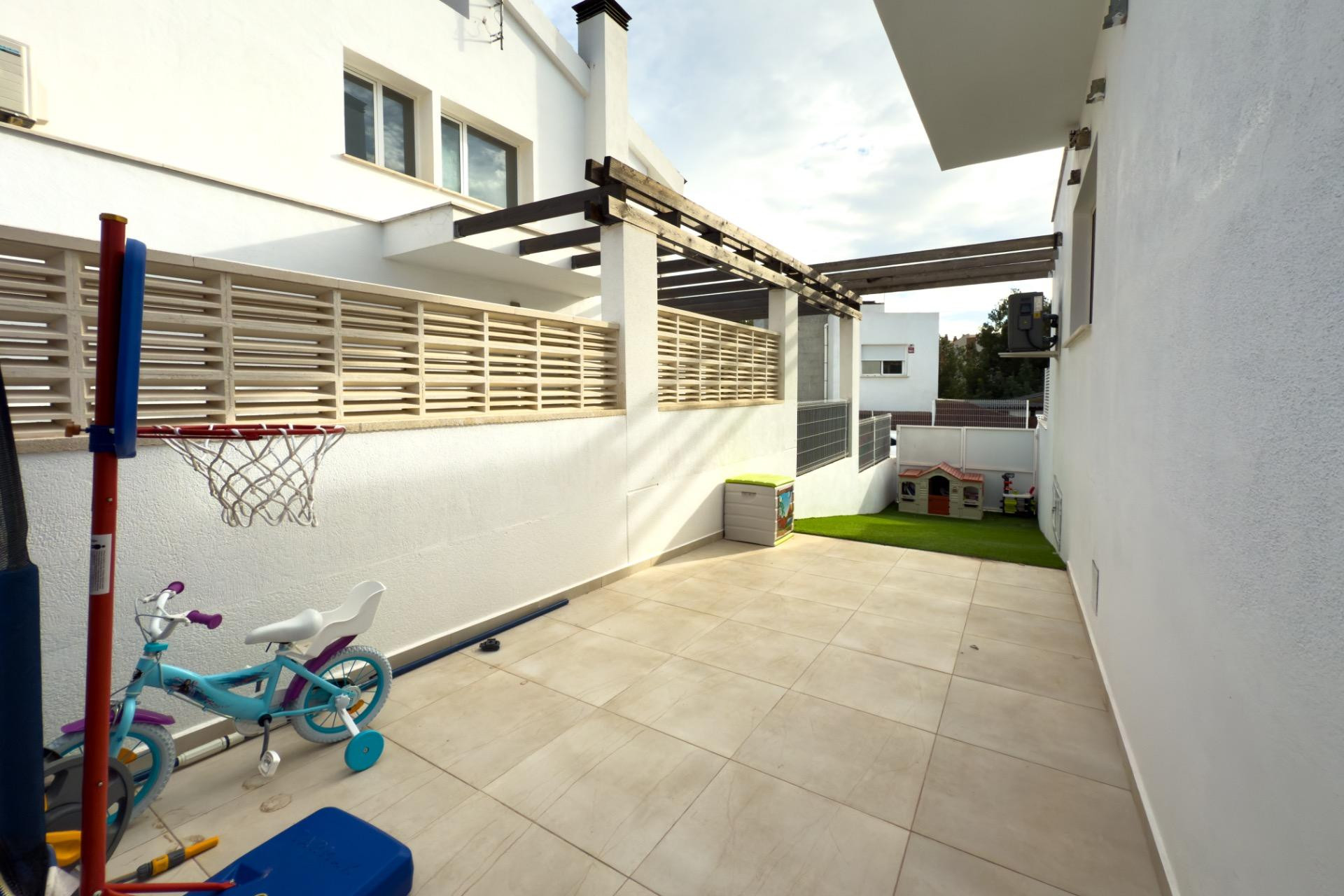 Resale - House - La Nucía - Urbanizaciones