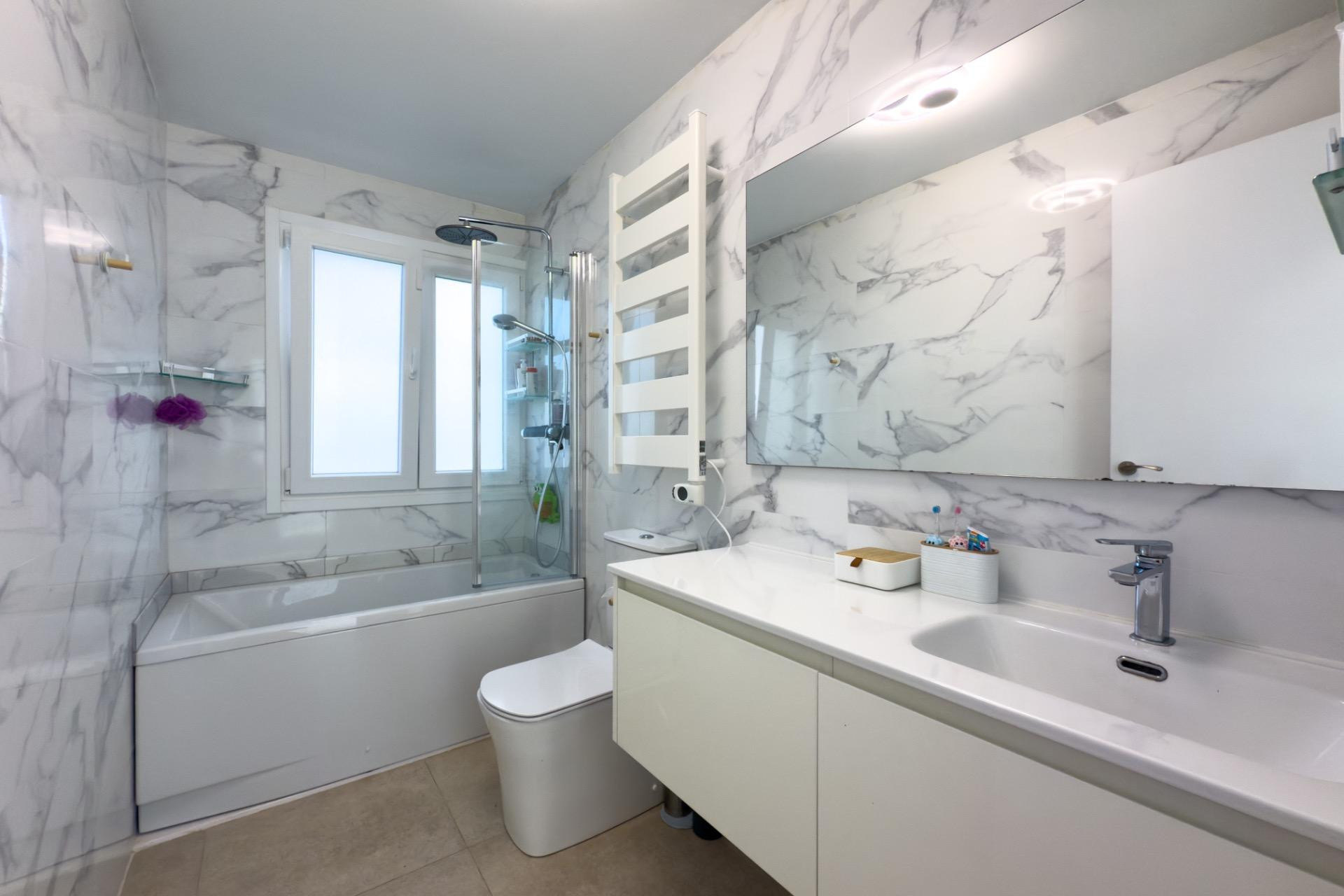 Resale - House - La Nucía - Urbanizaciones