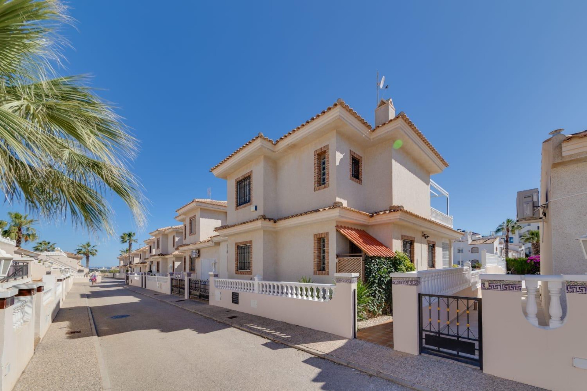 Resale - House - Orihuela Costa - Los Dolses