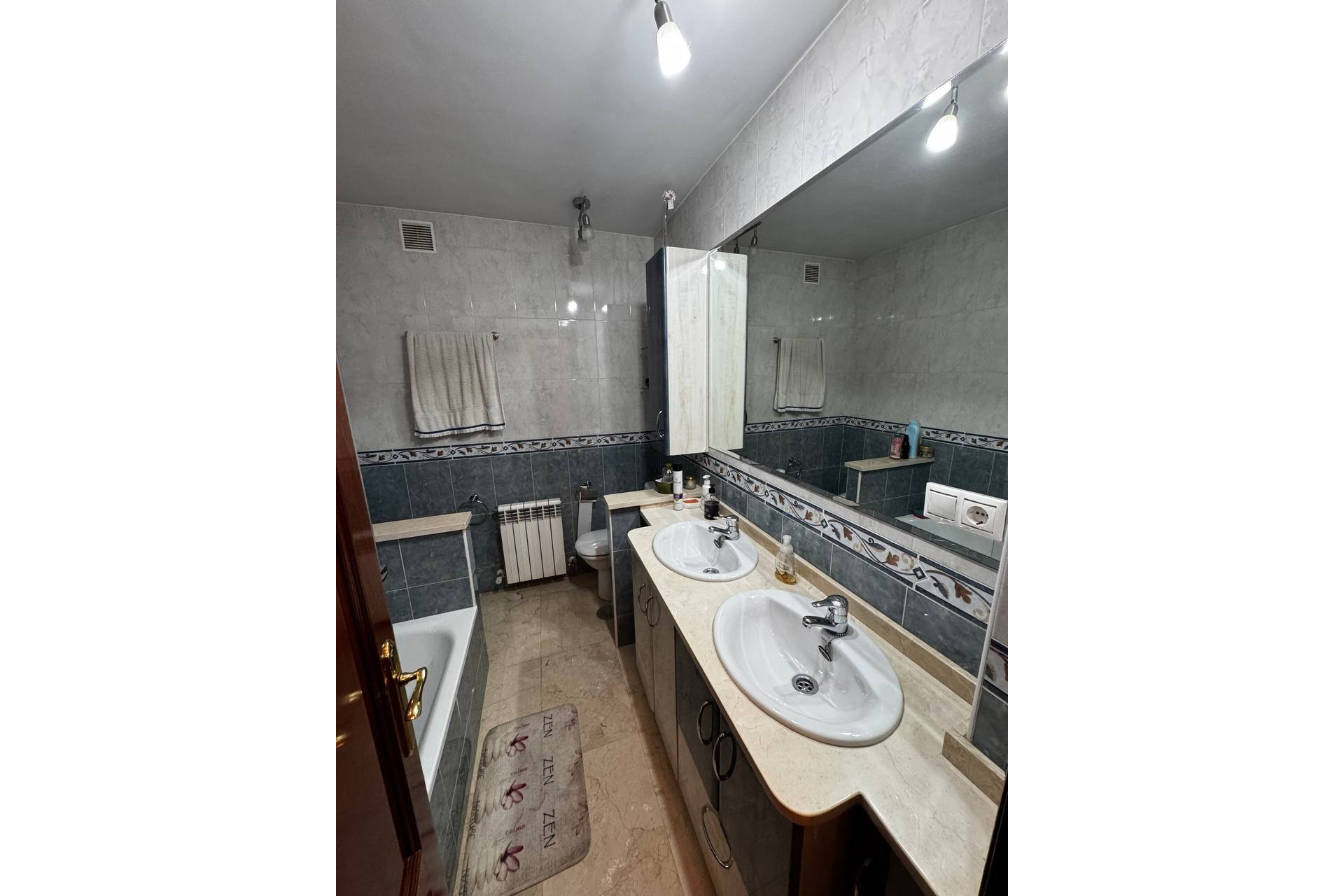 Resale - House - Oviedo - Buenavista