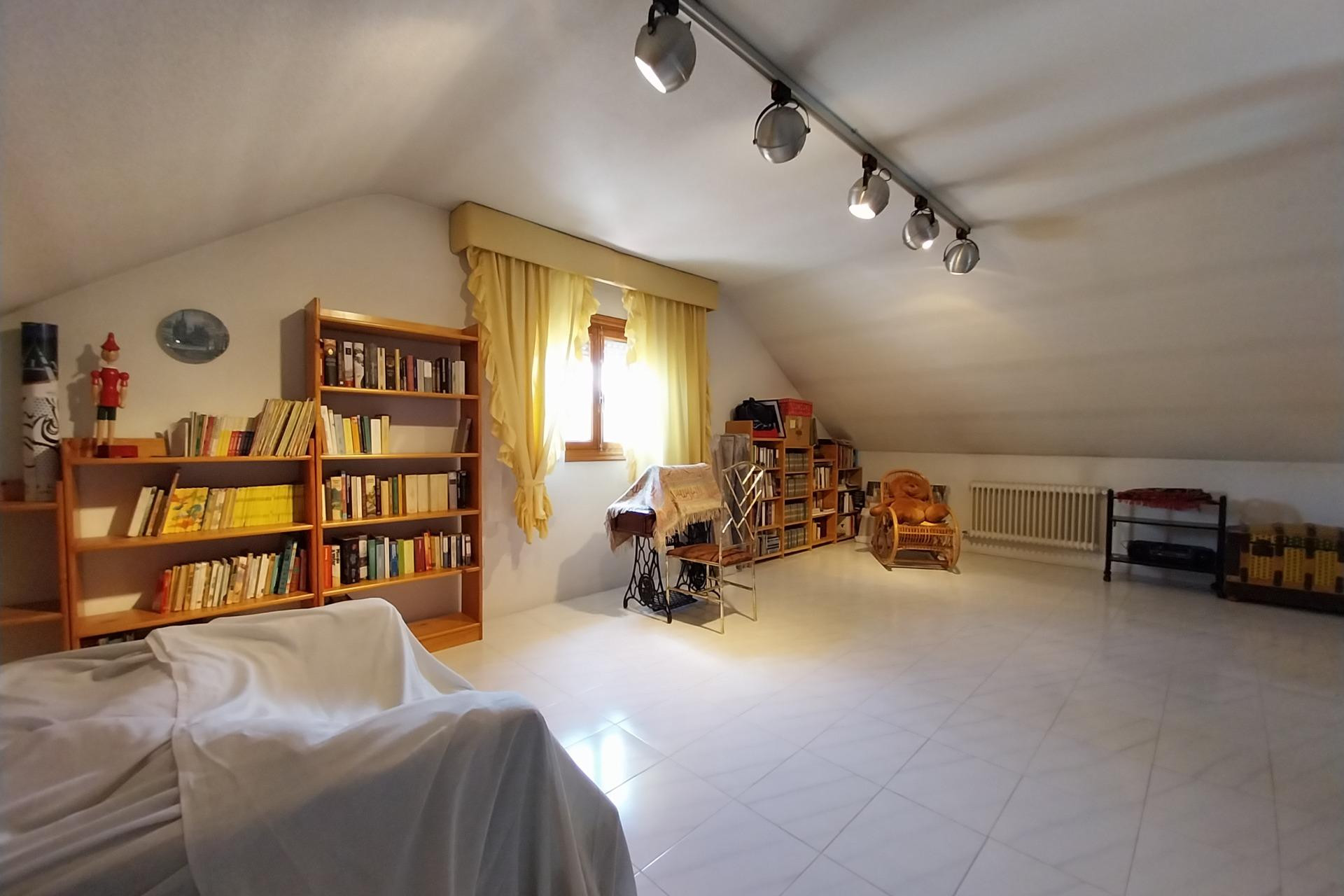 Resale - House - Pozuelo de Alarcon - Zona Pueblo