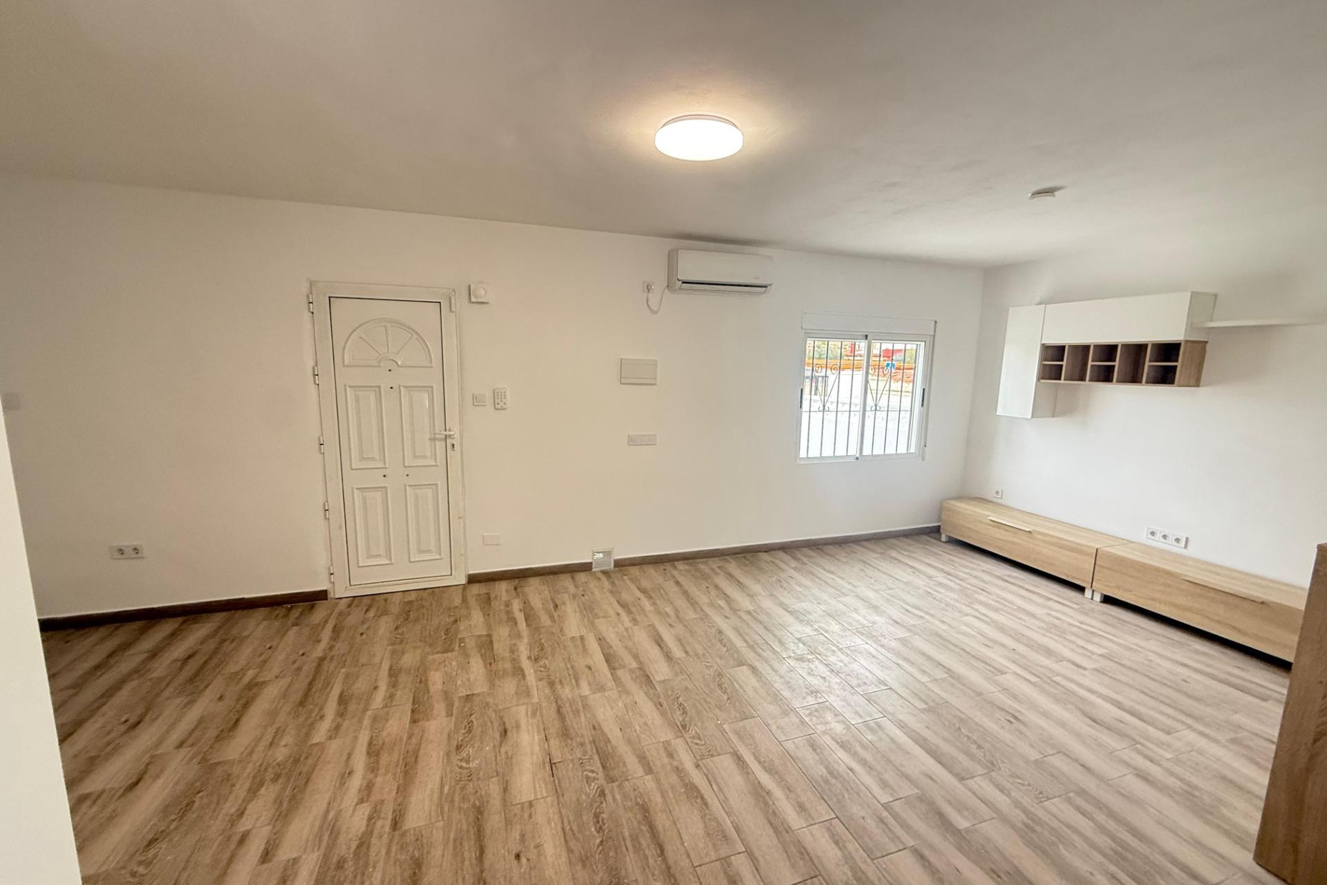 Resale - House - Torrevieja - Los Frutales