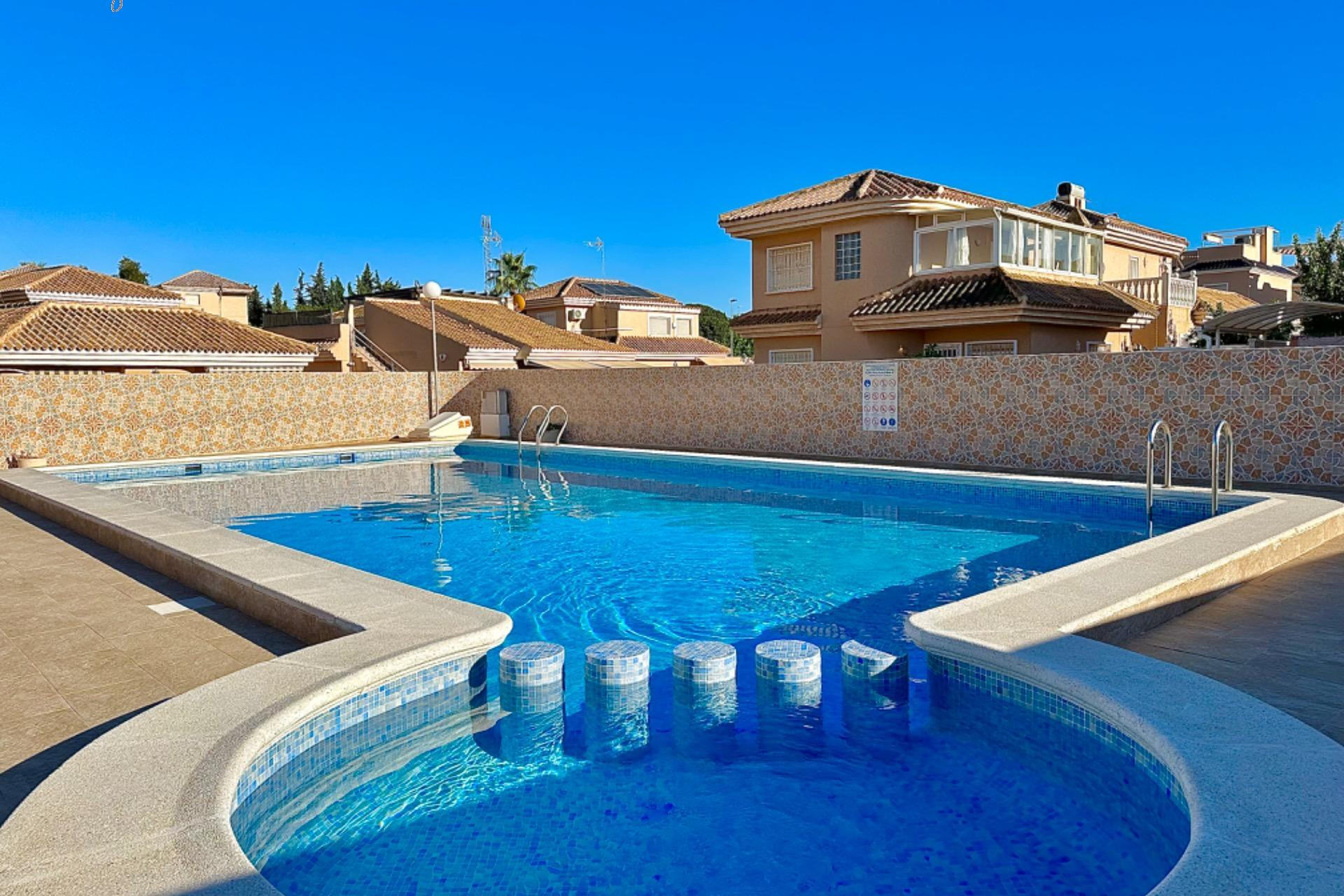 Resale - House - Torrevieja - Punta prima