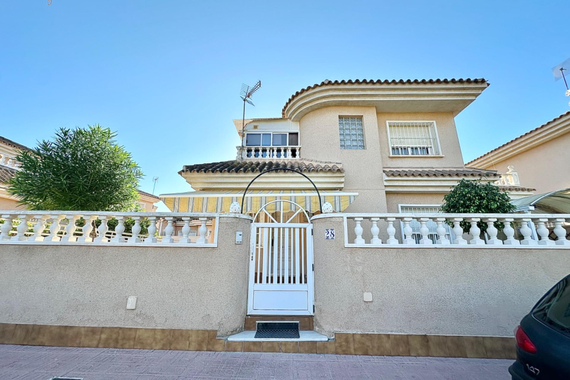 Resale - House - Torrevieja - Punta prima