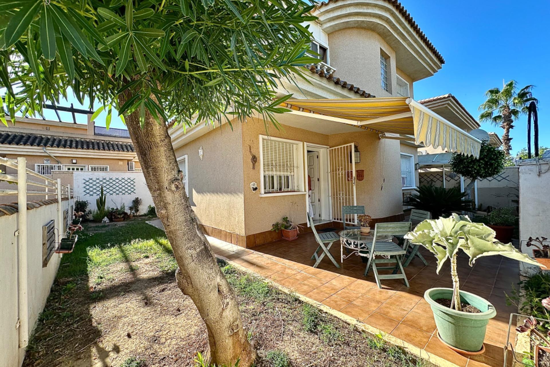 Resale - House - Torrevieja - Punta prima