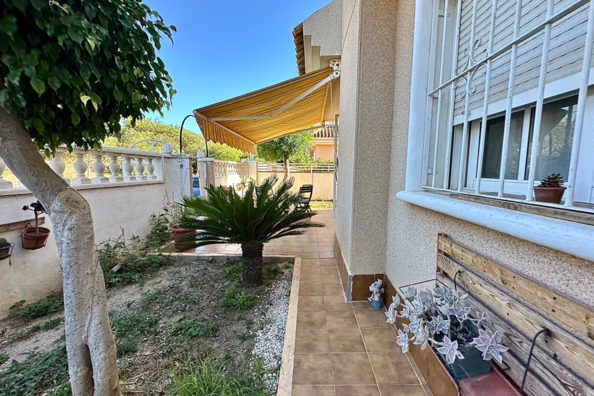 Resale - House - Torrevieja - Punta prima