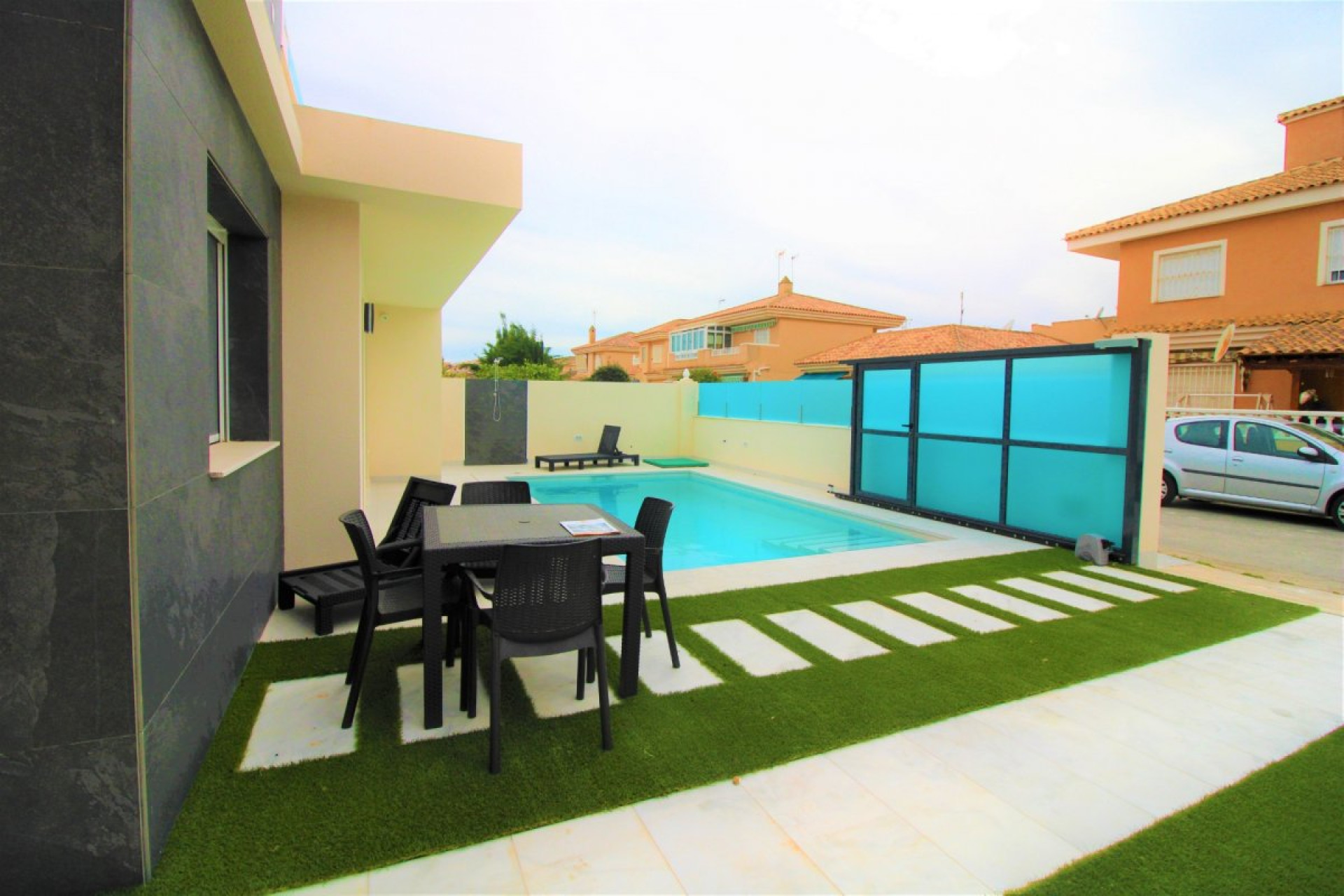 Resale - House - Torrevieja - Punta prima