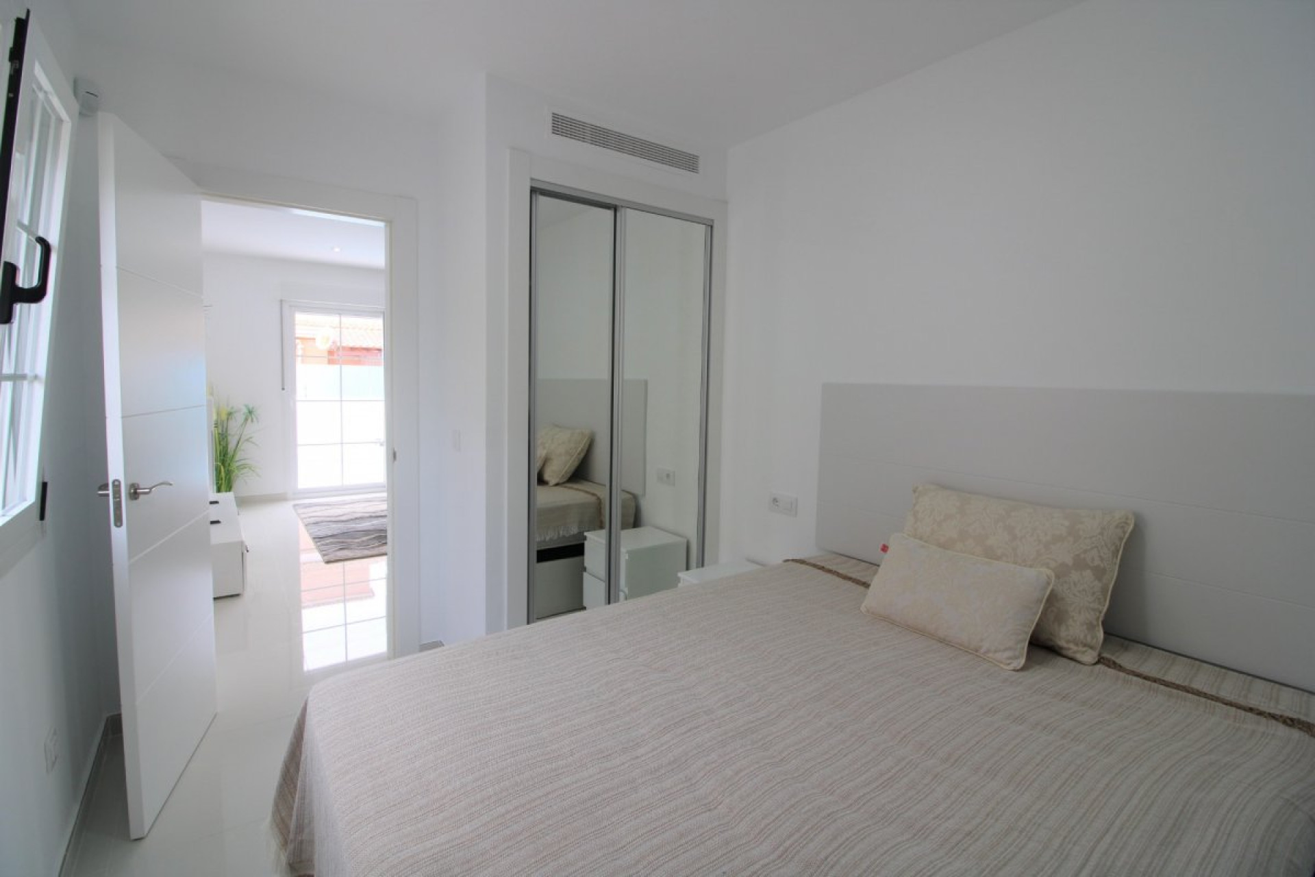 Resale - House - Torrevieja - Punta prima