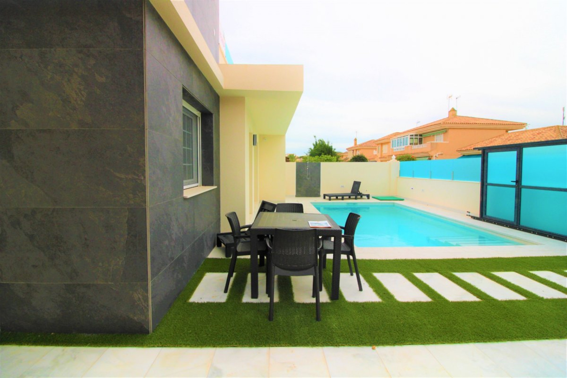 Resale - House - Torrevieja - Punta prima