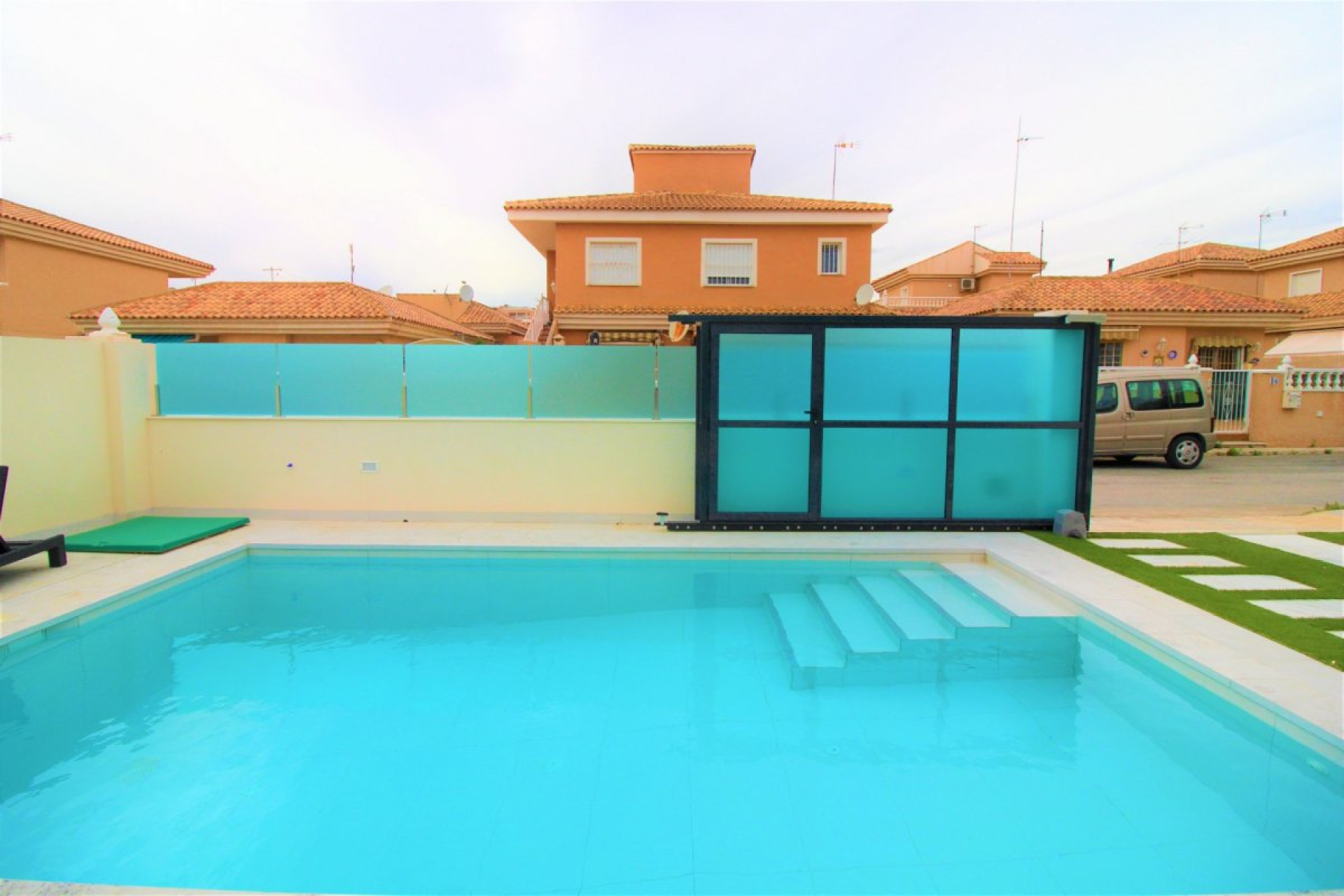 Resale - House - Torrevieja - Punta prima