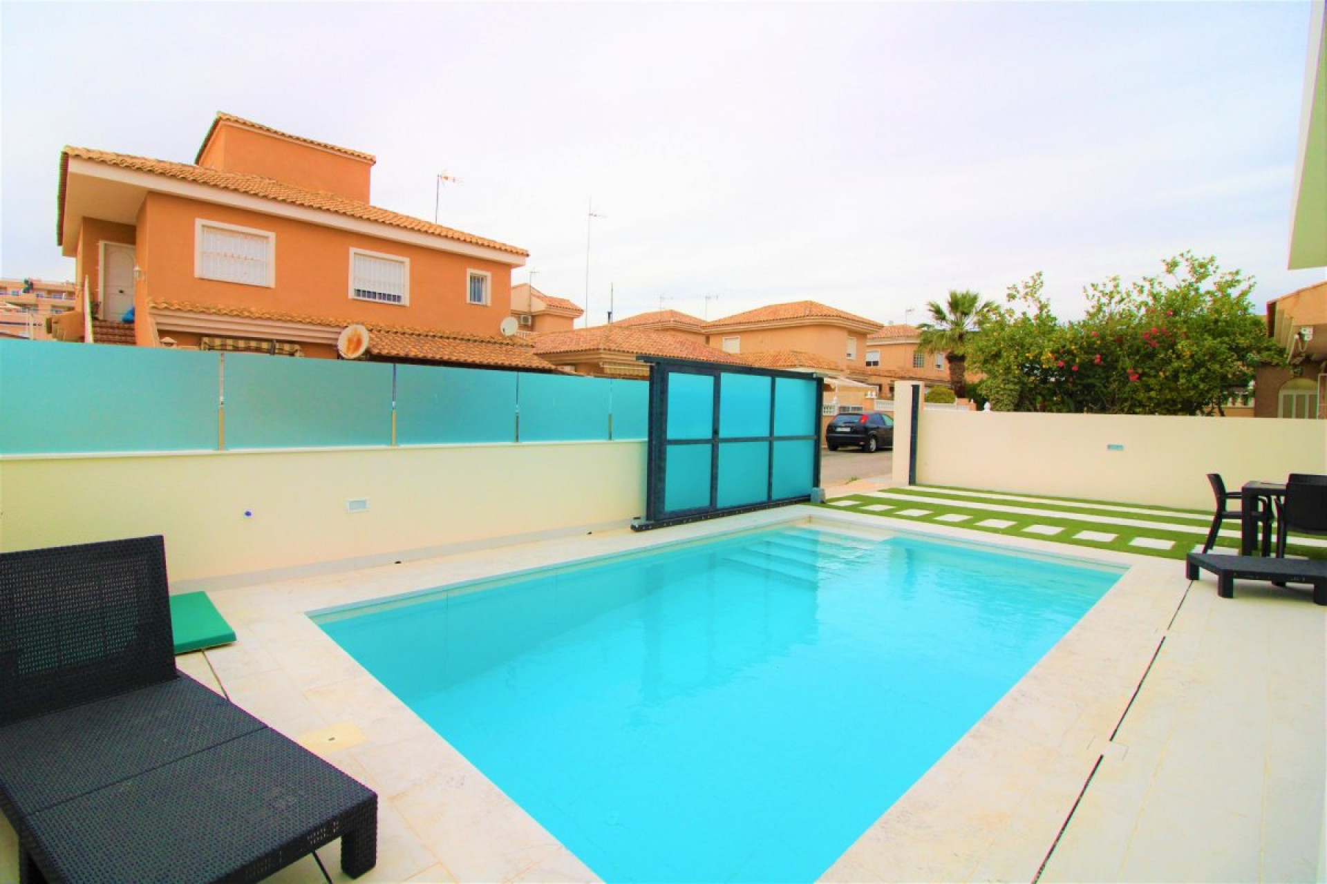 Resale - House - Torrevieja - Punta prima