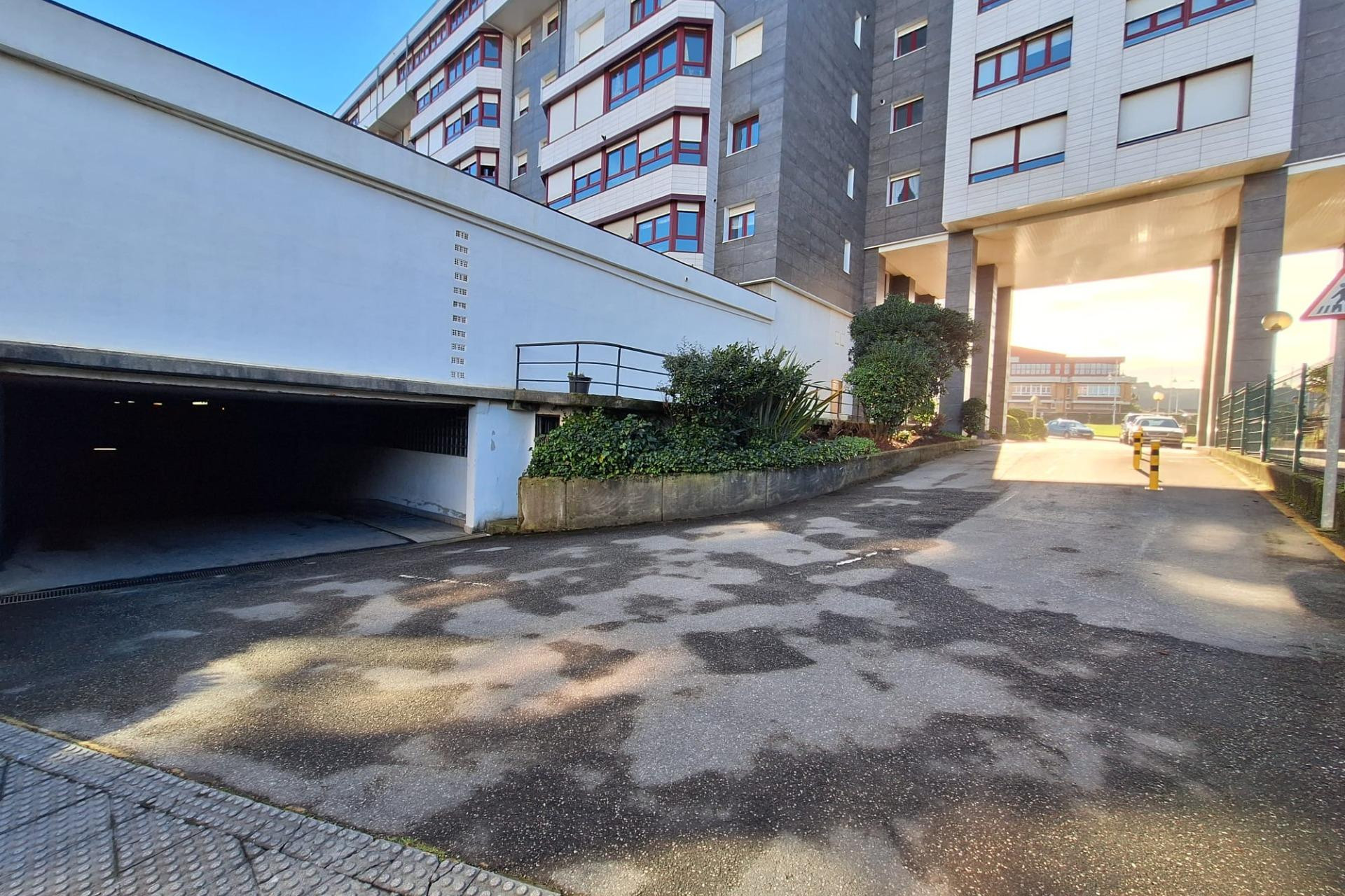 Resale - Parking - Salinas