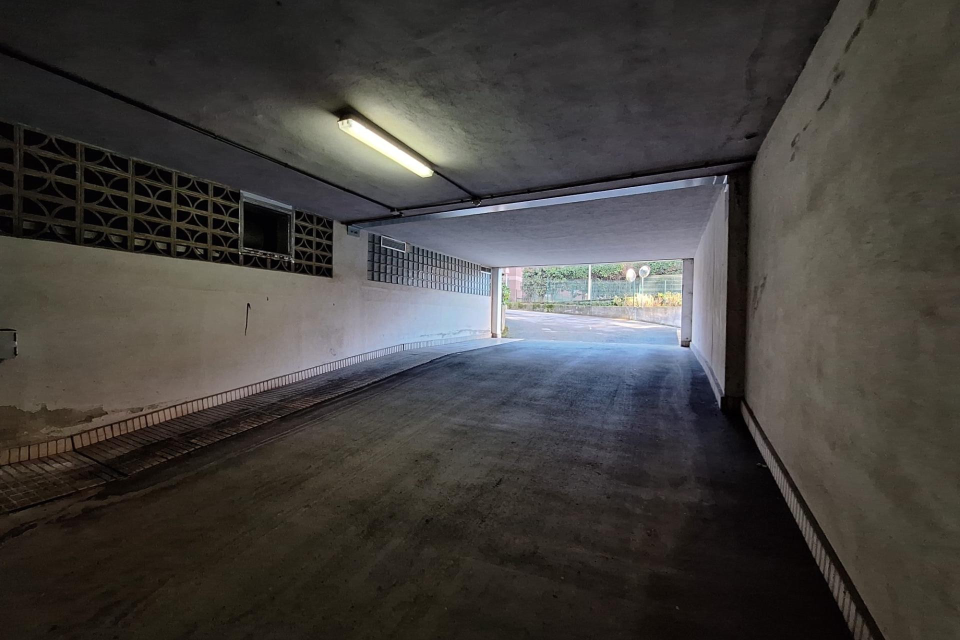 Resale - Parking - Salinas