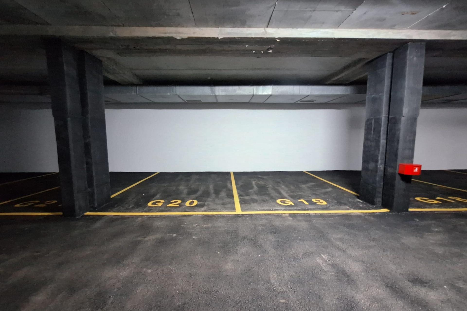 Resale - Parking - Salinas