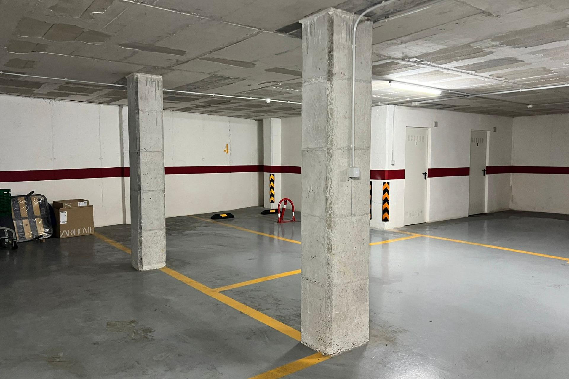 Resale - Parking - Torrevieja - Estacion de autobuses